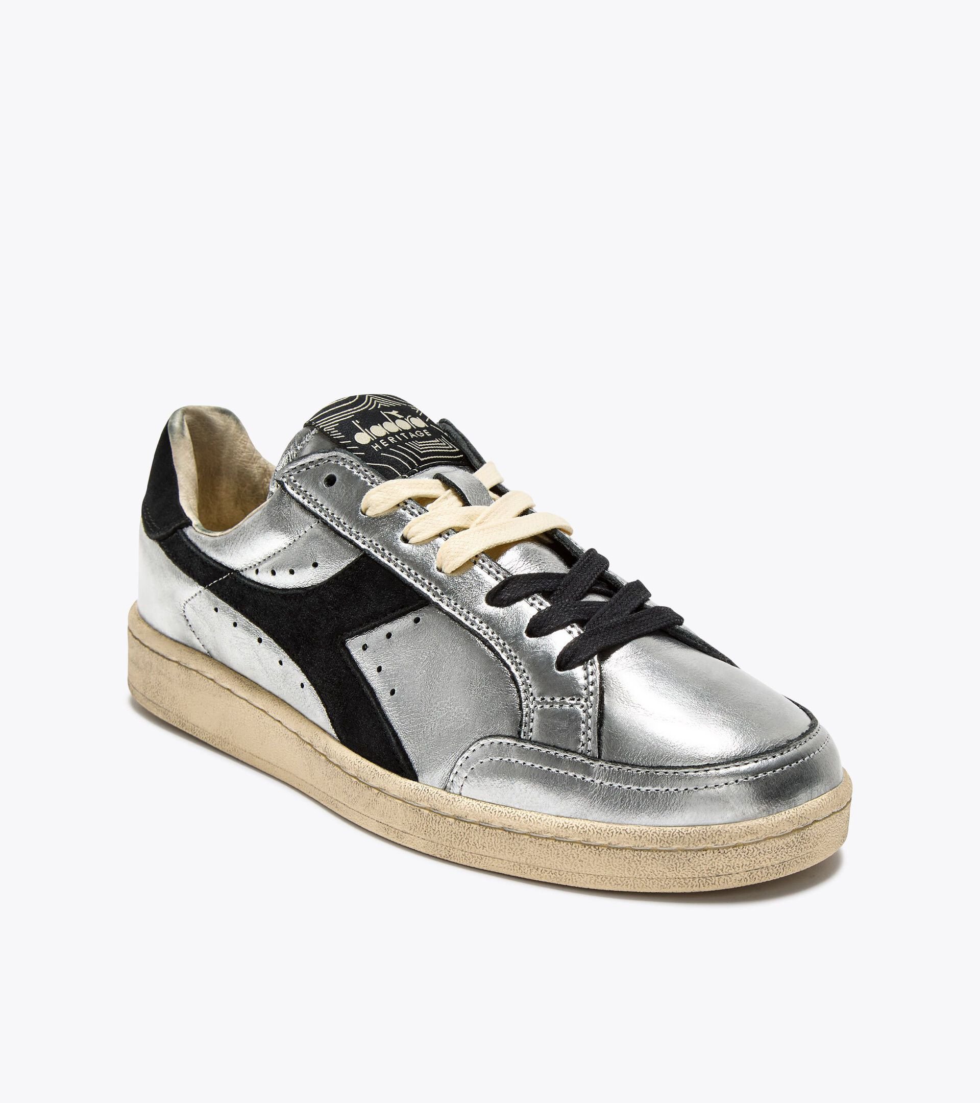 Sneaker Heritage aus metallisiertem Leder - Für alle Geschlechter
PRESTIGE METAL USED SILBER - Diadora