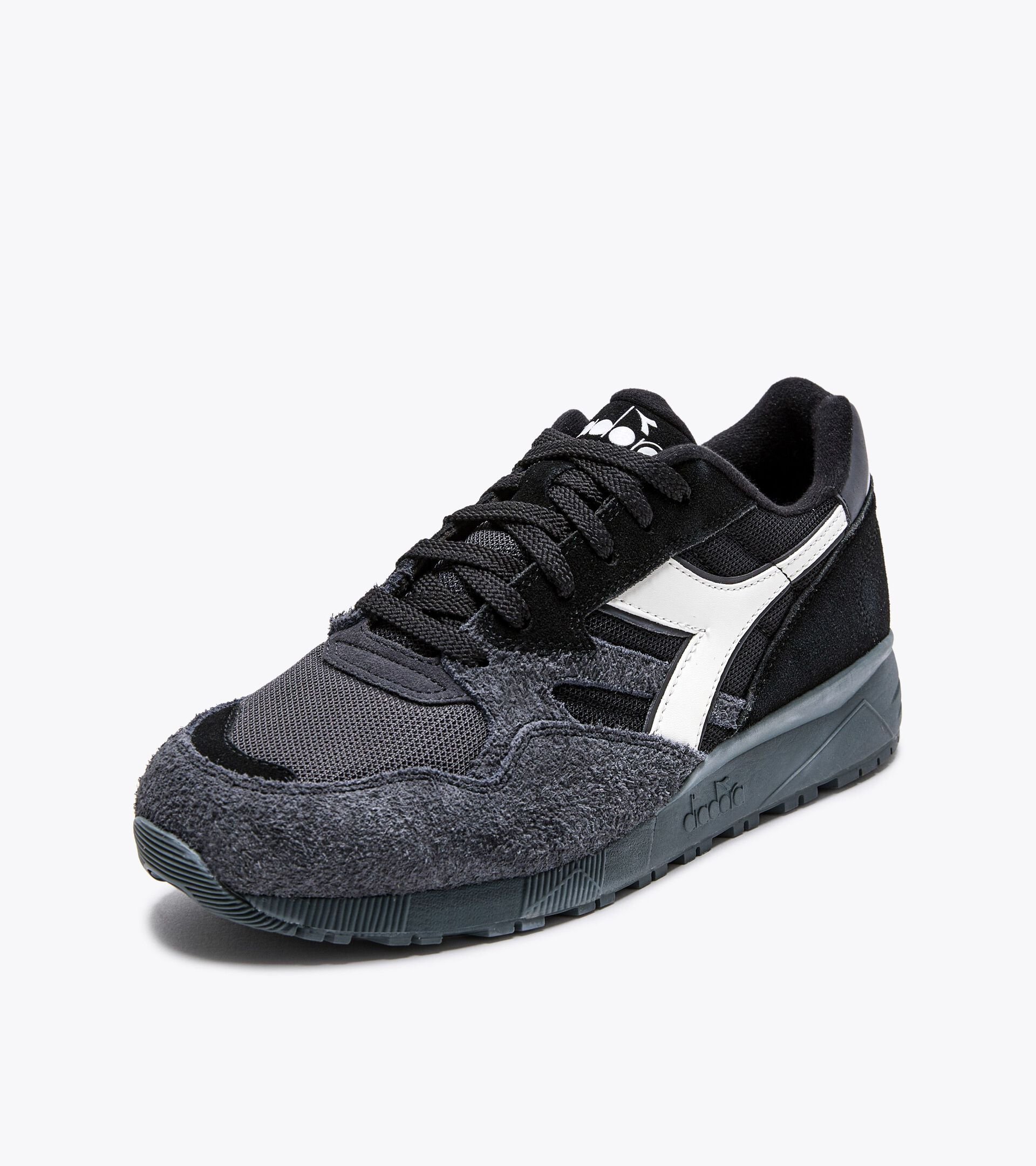 Sporty sneakers - Gender neutral N902 HAIRY SUEDE BLACK/BLACK - Diadora