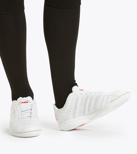 BRASIL SALA ID, WEISS/FLUO ROT Futsal-Schuhe - Indoor-Plätze BRASIL SALA ID WEISS/FLUO ROT - Diadora