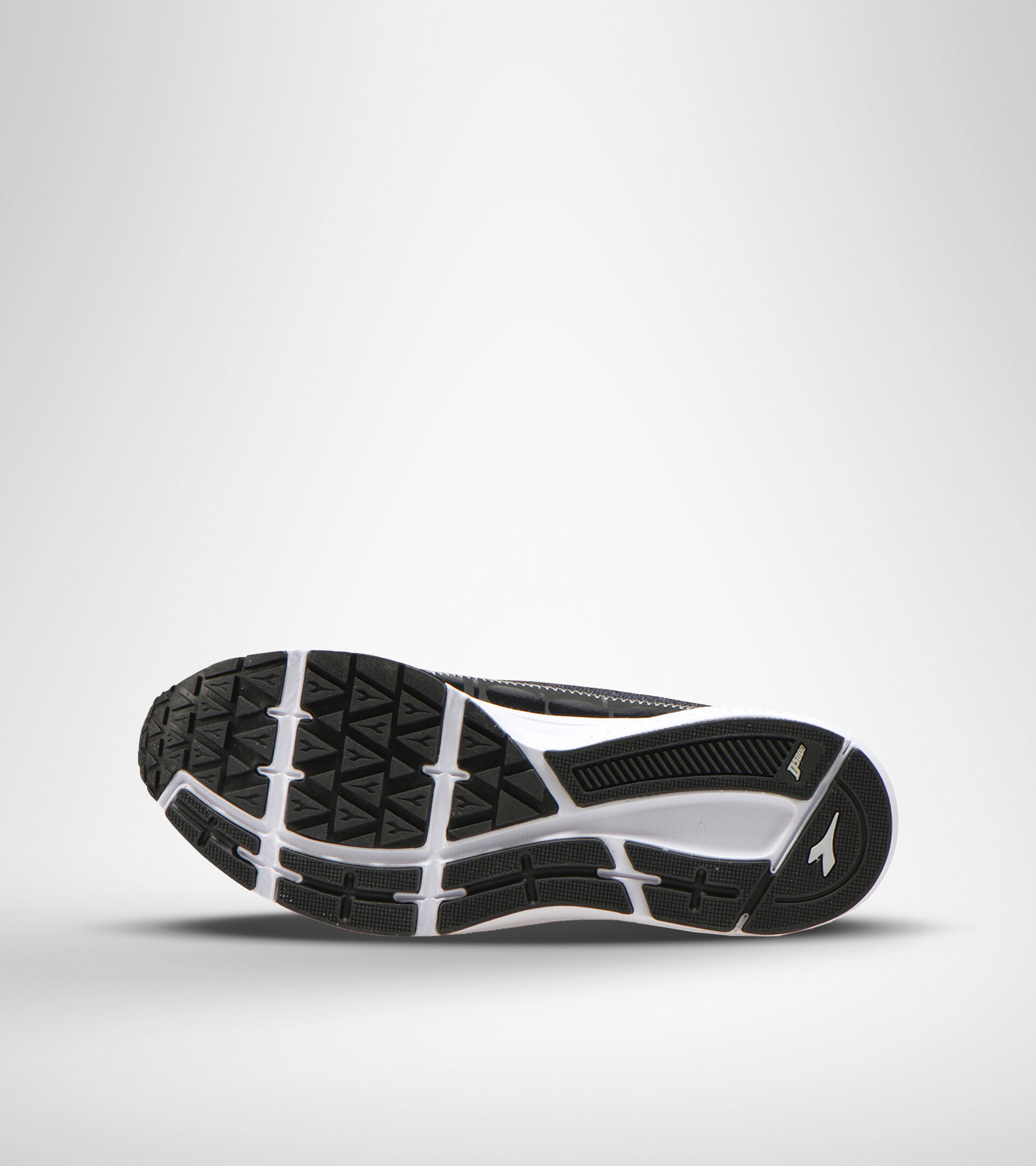 Running shoe - Women KURUKA 5 W BLACK/SILVER - Diadora