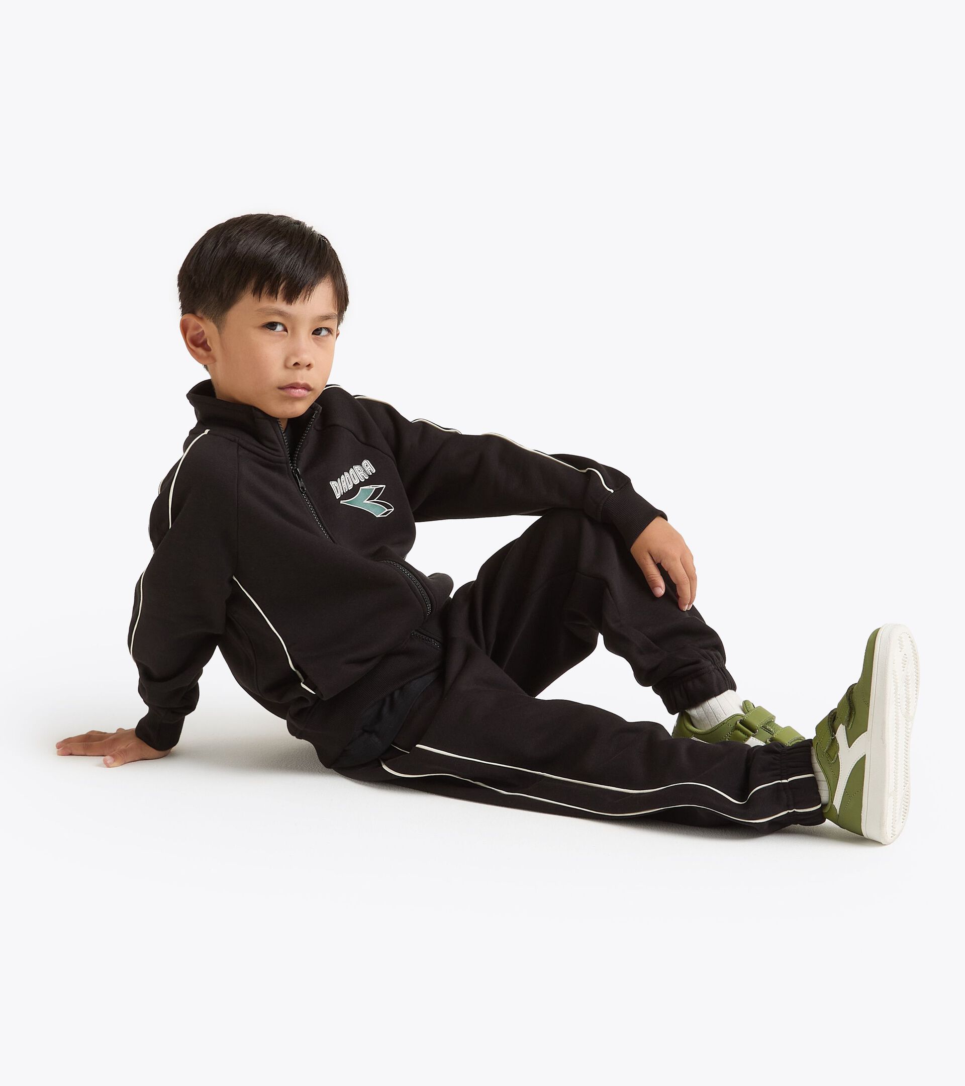 Tracksuit made with brushed fleece - Boy
 JB. TRACKSUIT FZ LOGO (BR) BLACK - Diadora
