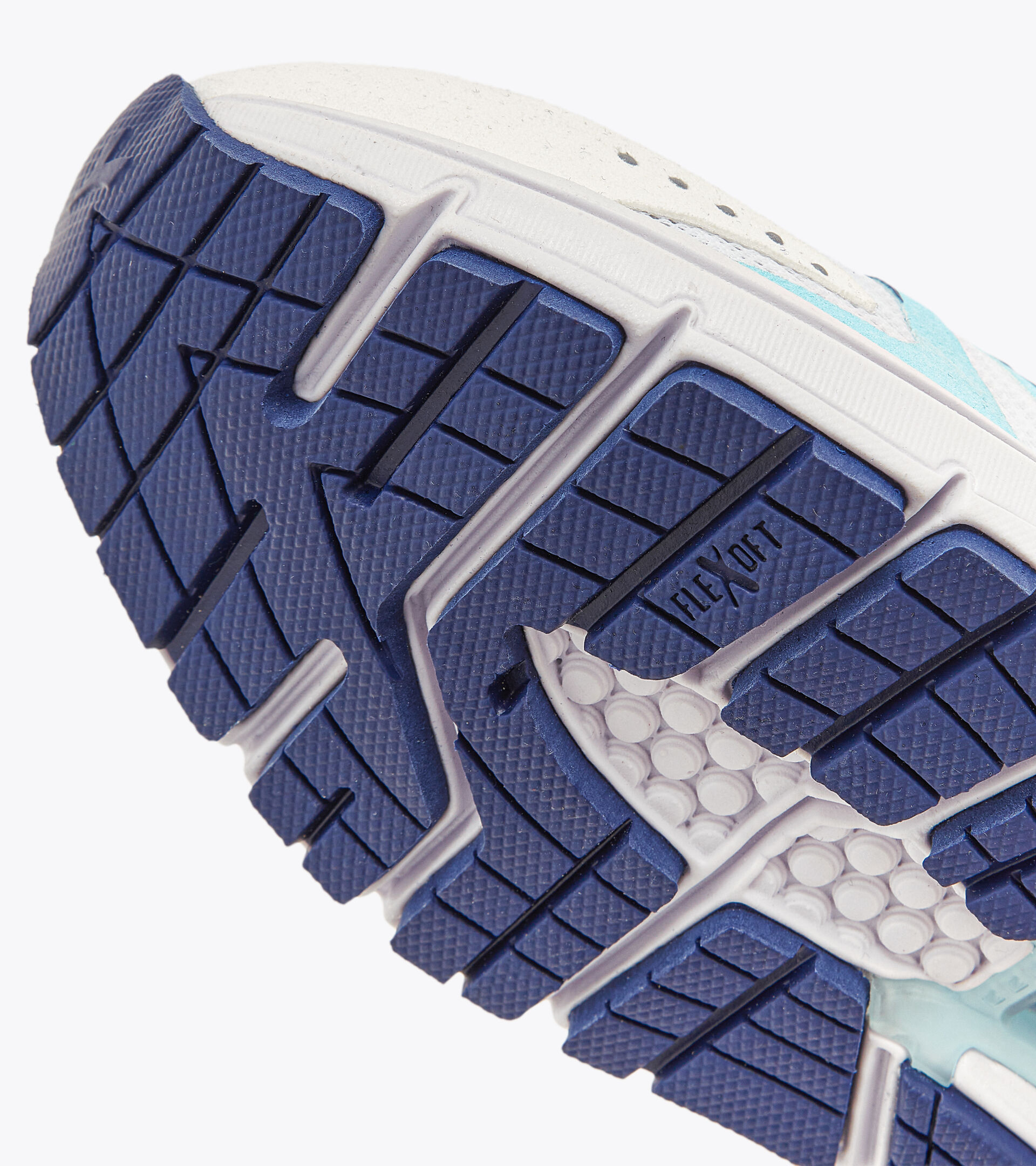 Running shoes - Women
MYTHOS BLUSHIELD 8 VORTICE W WHITE/BLUE PRINT - Diadora