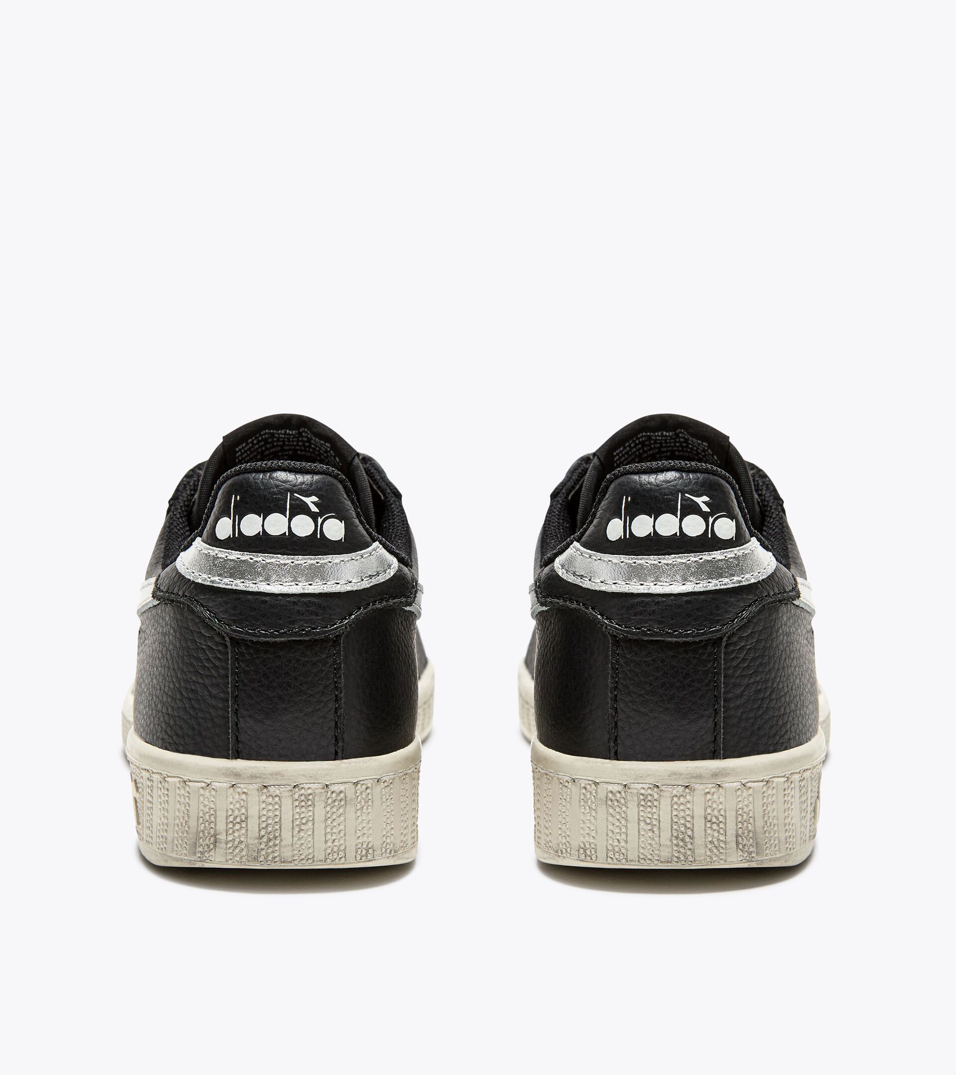 Leather sports sneakers - Women’s GAME L LOW WAXED METALLIC WN BLACK /SILVER DD - Diadora