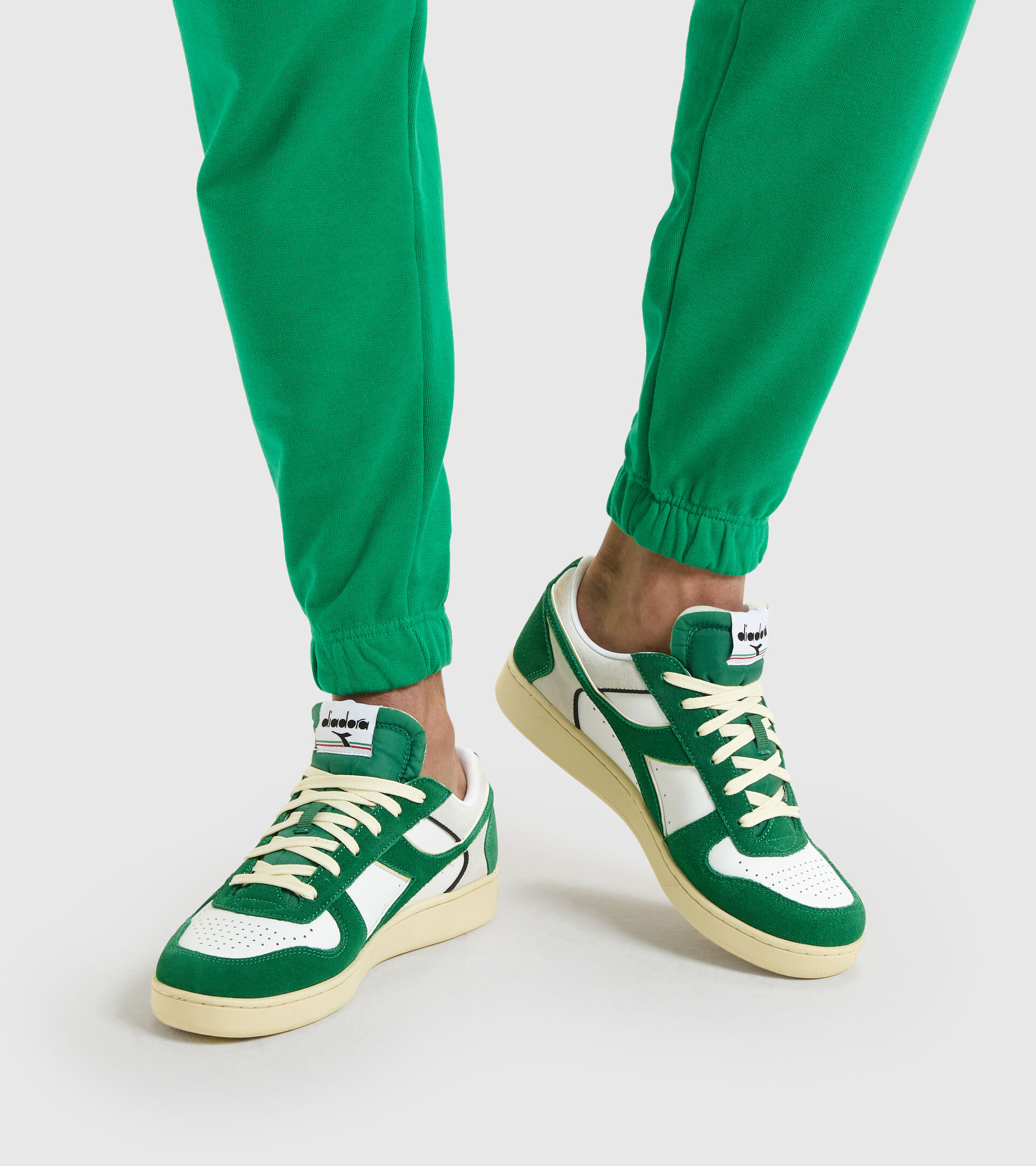 Zapatillas deportivas - Unisex MAGIC BASKET LOW SUEDE LEATHER AMAZZONIA/BIANCO - Diadora