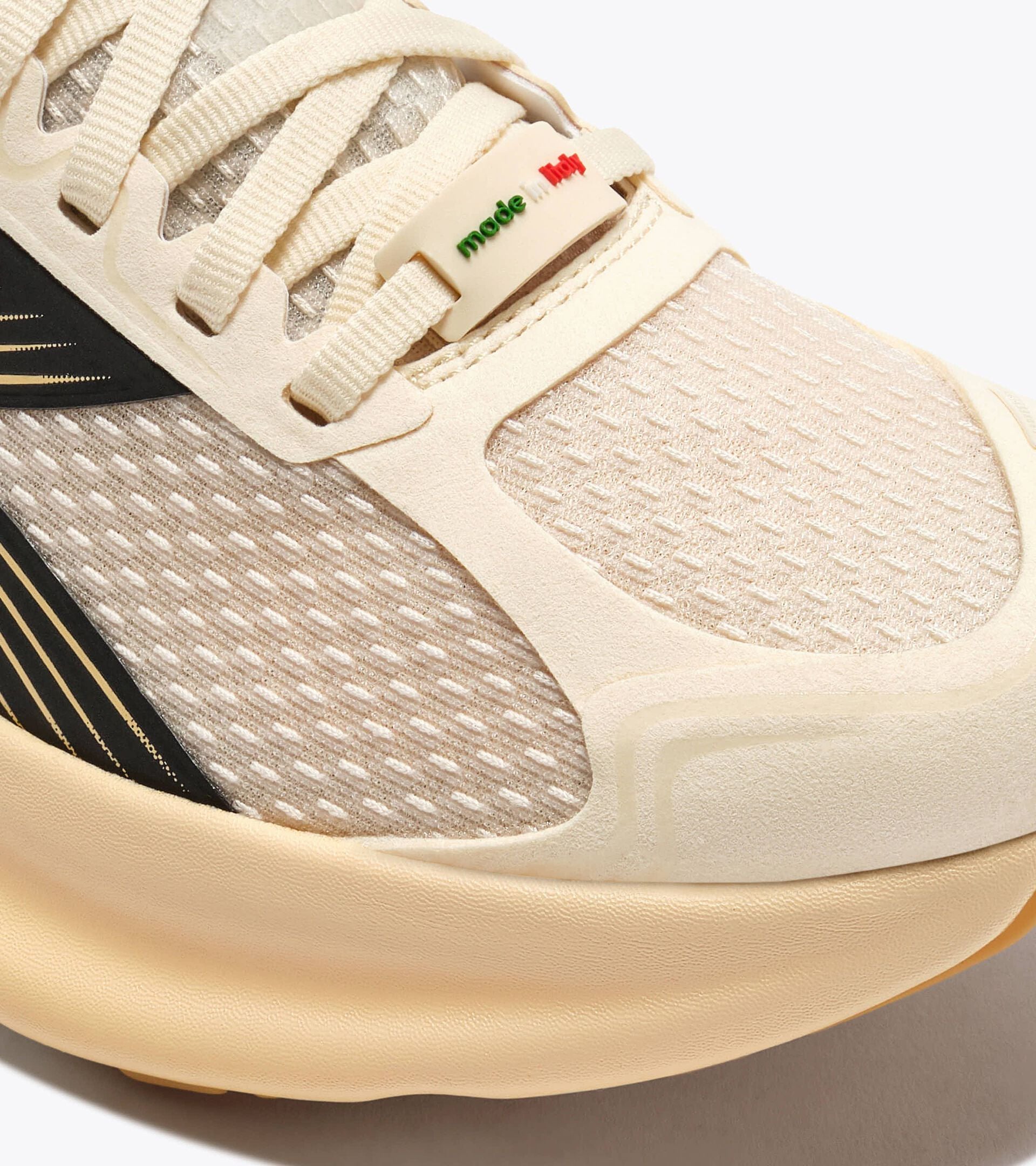 Made in Italy running shoe - Lightness and cushioning - All-Gender ATOMO STAR BUTTERCREAM /BLACK - Diadora