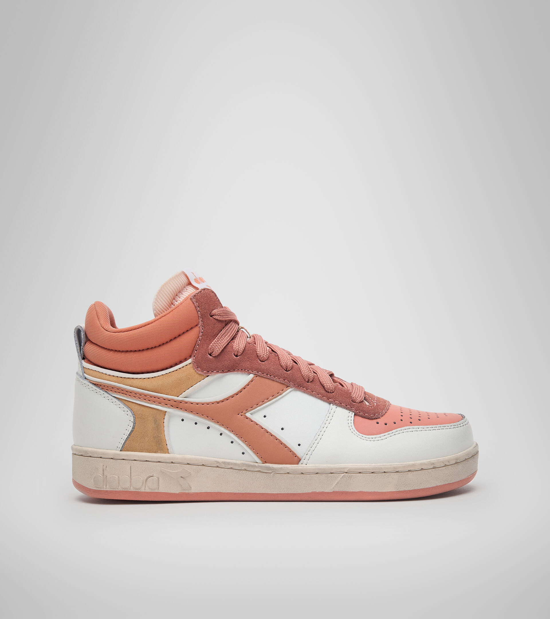 Sports shoes - Women MAGIC BASKET DEMI ICONA WN CORAL HAZE/BEACH SAND/BLC DE B - Diadora