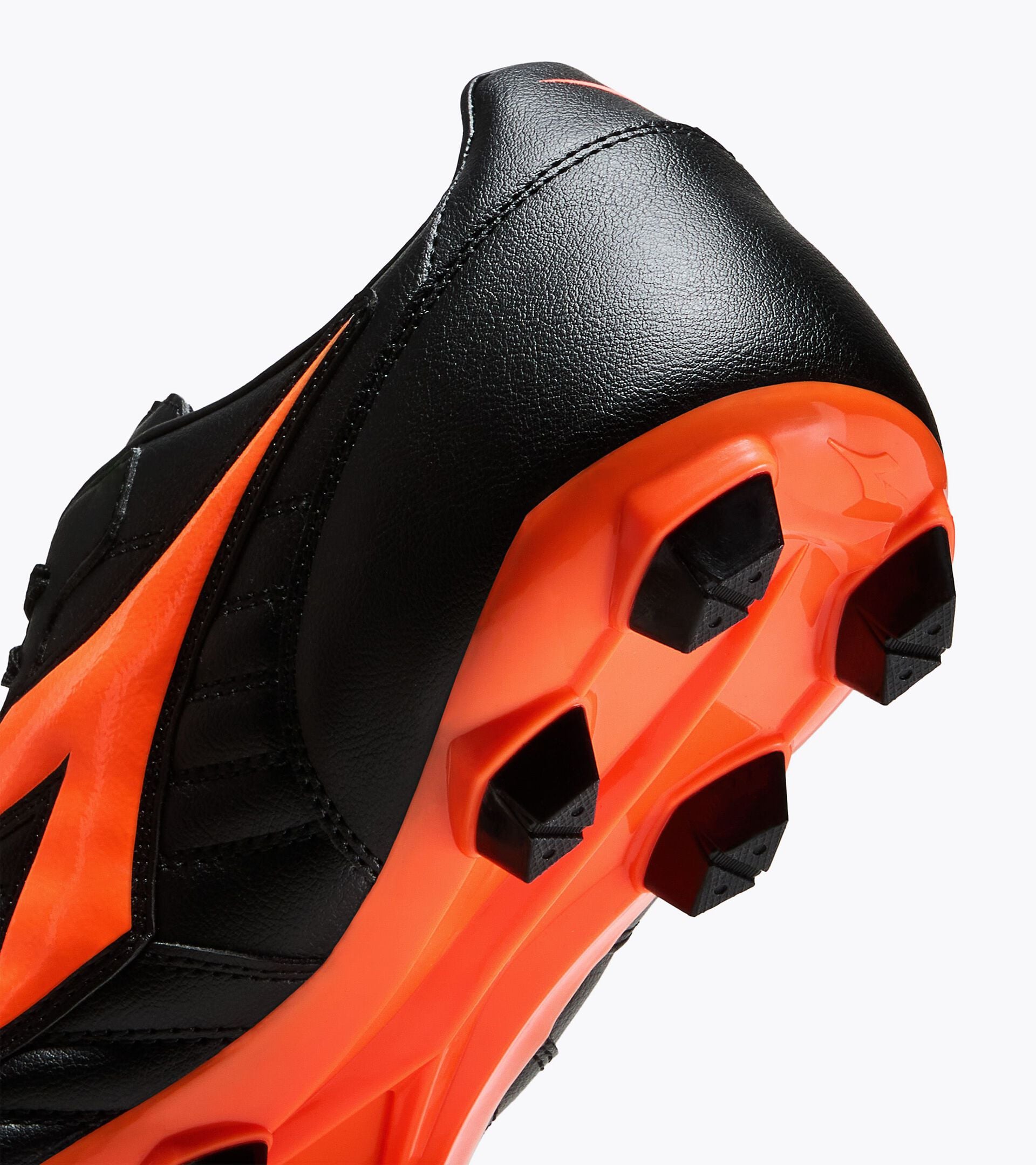 Chaussures de football pour terrains compacts - Homme BRASIL CLUB FG NERO/ROSSO FLUO - Diadora