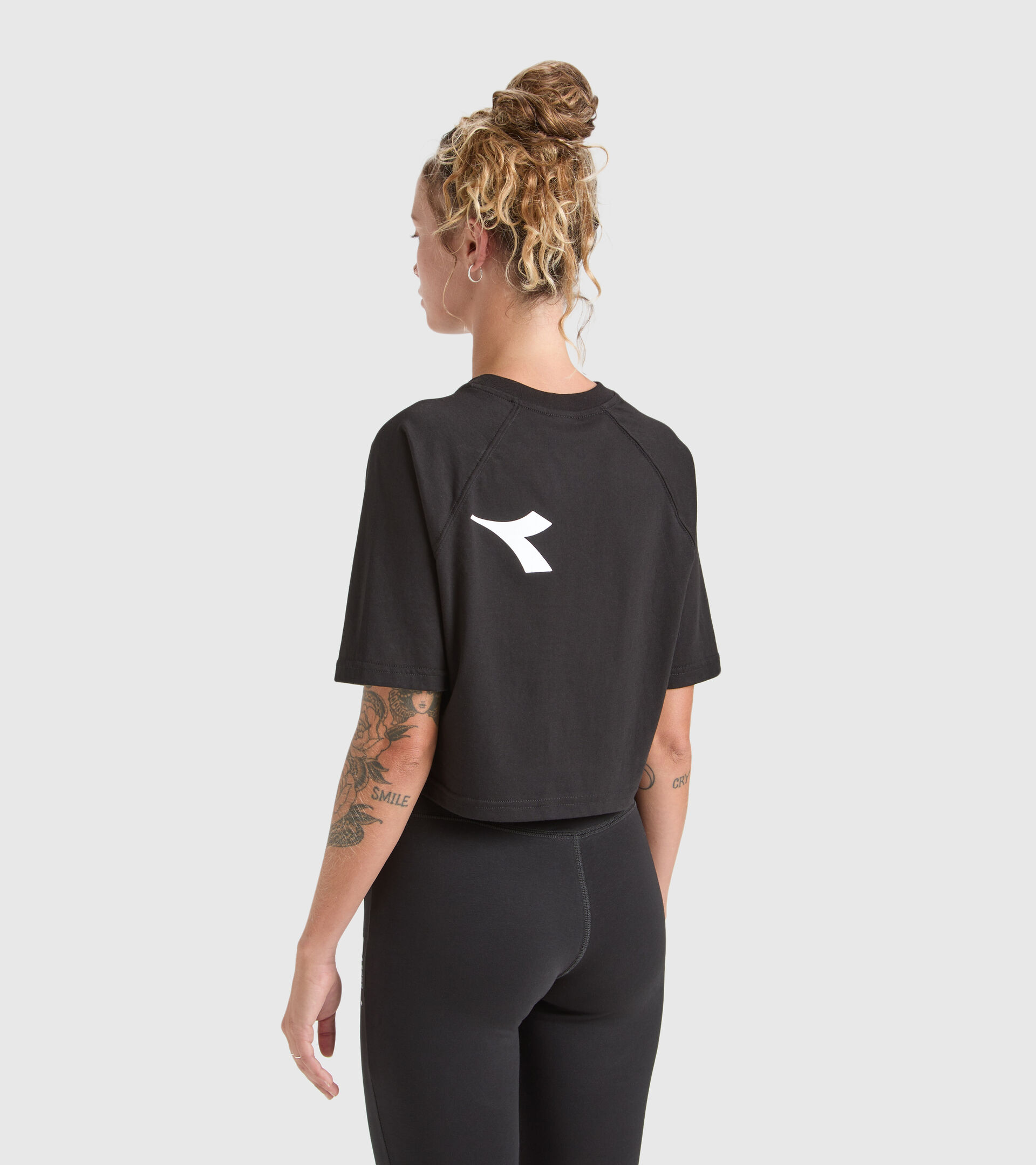 Camiseta de algodón - Mujer L. T-SHIRT SS  MANIFESTO NEGRO - Diadora