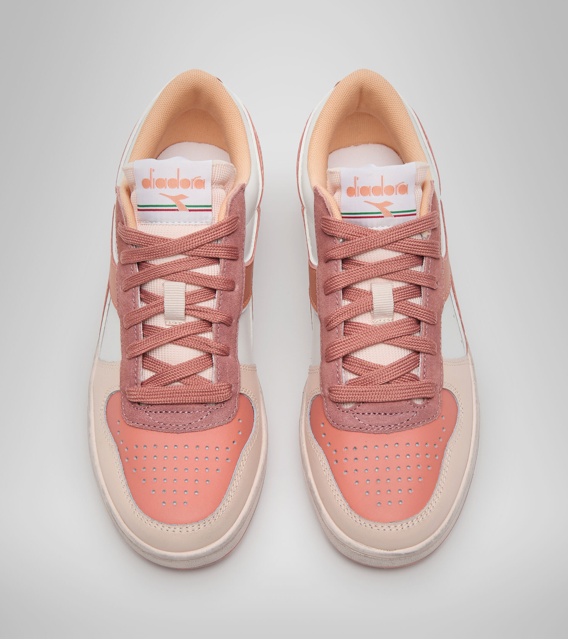 Sports shoes - Women MAGIC BASKET LOW ICONA WN CORAL HAZE/BEACH SAND/BLC DE B - Diadora