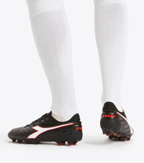BRASIL ELITE TECH LPX, NEGRO/BLANCO/ROJO FLUO Botas de fútbol para terrenos compactos BRASIL ELITE TECH LPX NEGRO/BLANCO/ROJO FLUO - Diadora