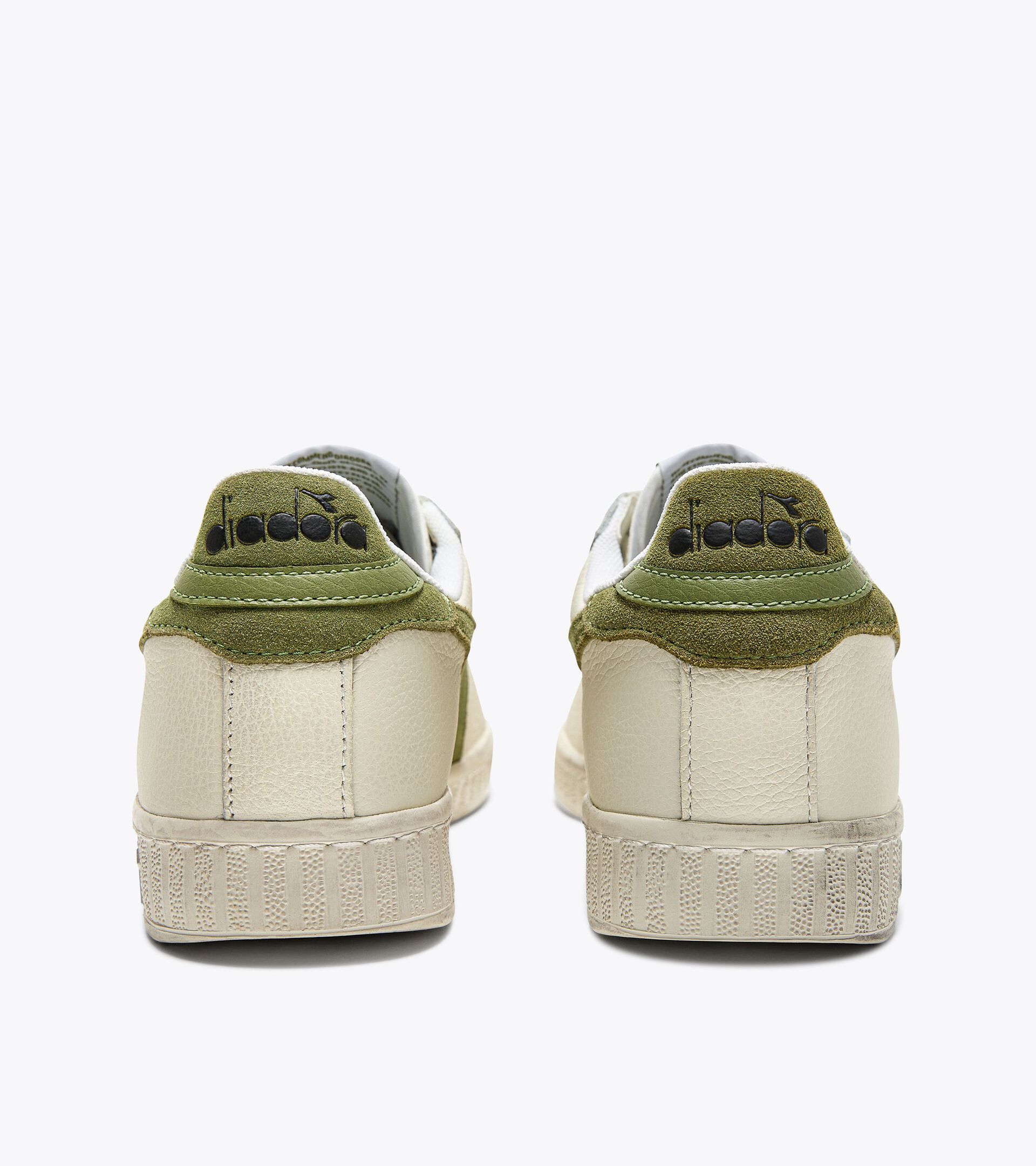 Sporty sneakers - Gender neutral GAME L LOW WAXED SUEDE POP WHITE/FERN - Diadora
