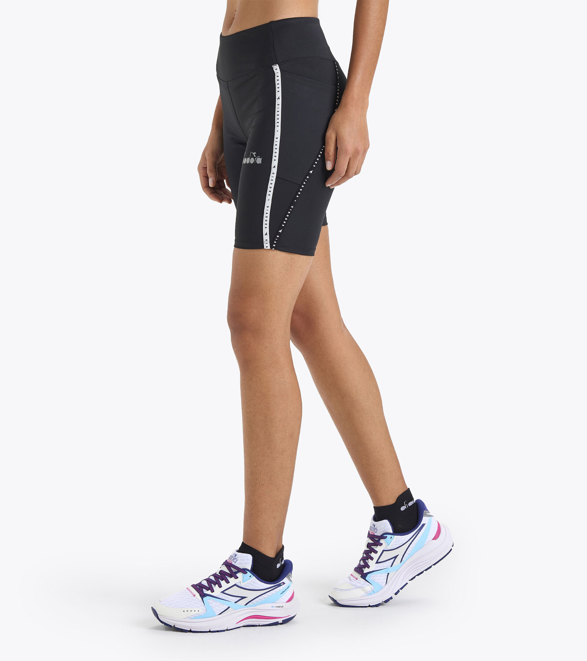 Running shorts - Women
L. BIKE SHORTS BE ONE POCKETS SCHWARZ - Diadora