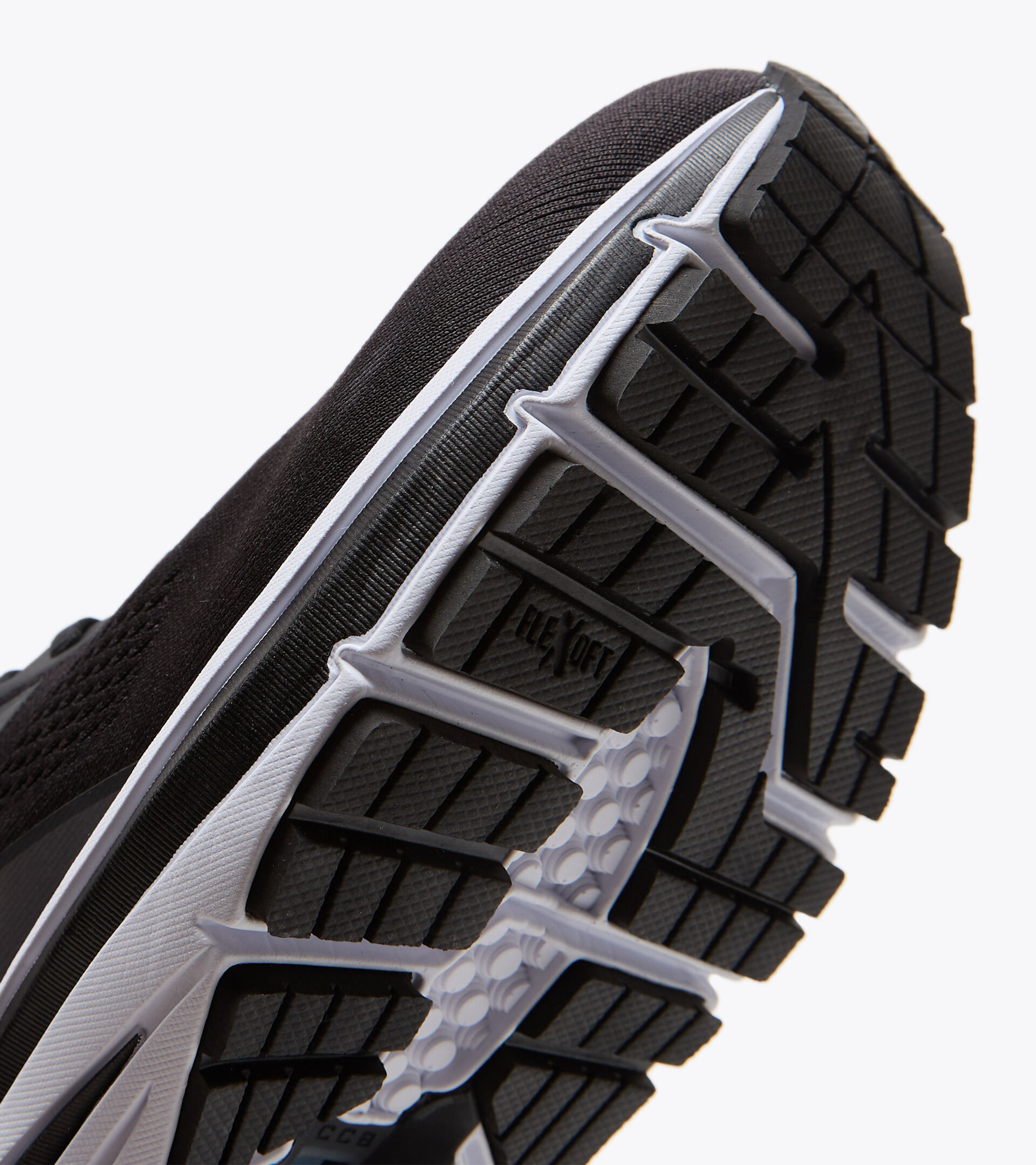 Running shoes - Men MYTHOS BLUSHIELD 7 VORTICE HIP BLACK/WHITE (C7406) - Diadora