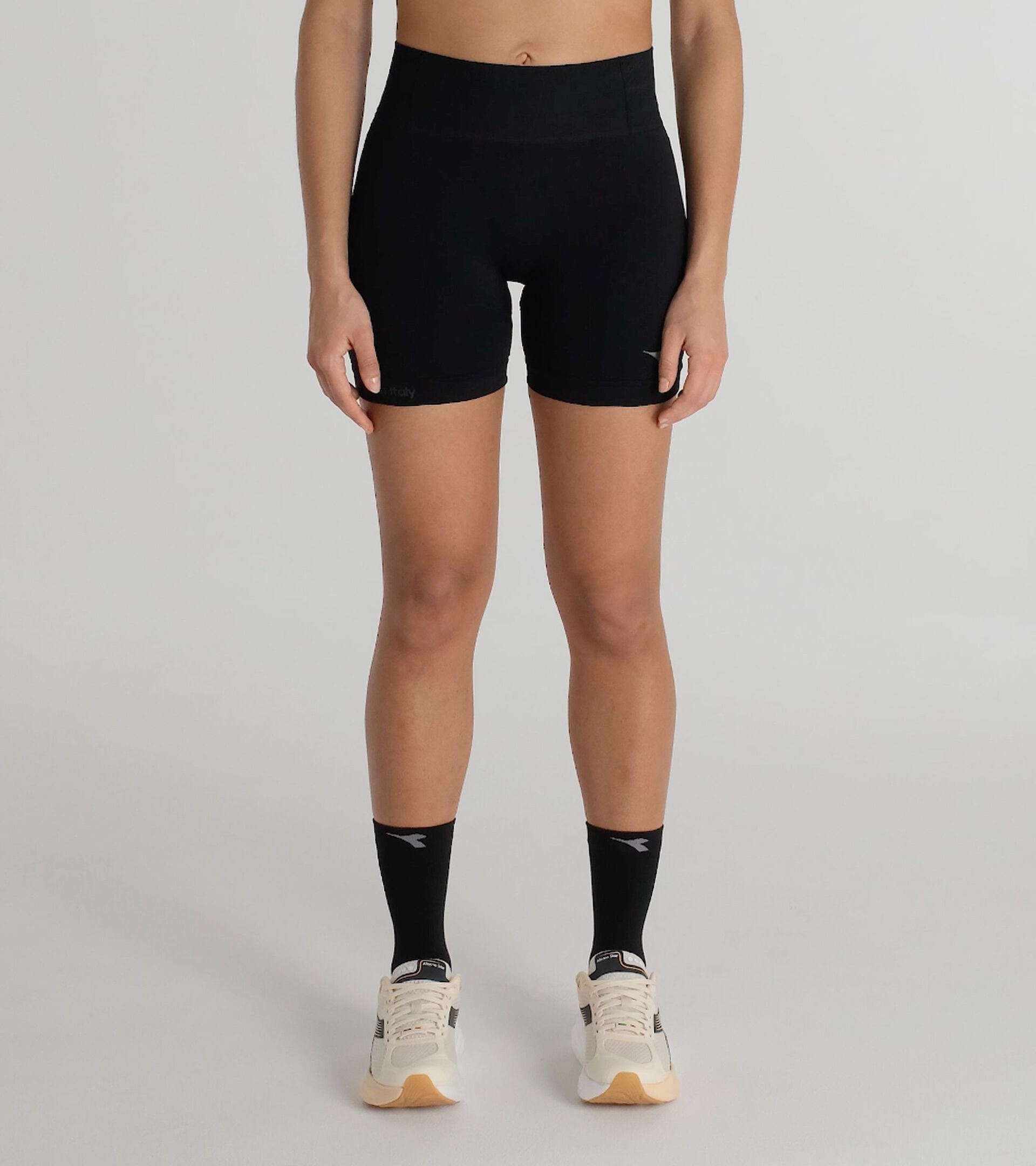 Pantalones cortos t&eacute;cnicos para termorregulaci&oacute;n -  Running - Mujer L. SHORTER STRATOUNO NEGRO - Diadora