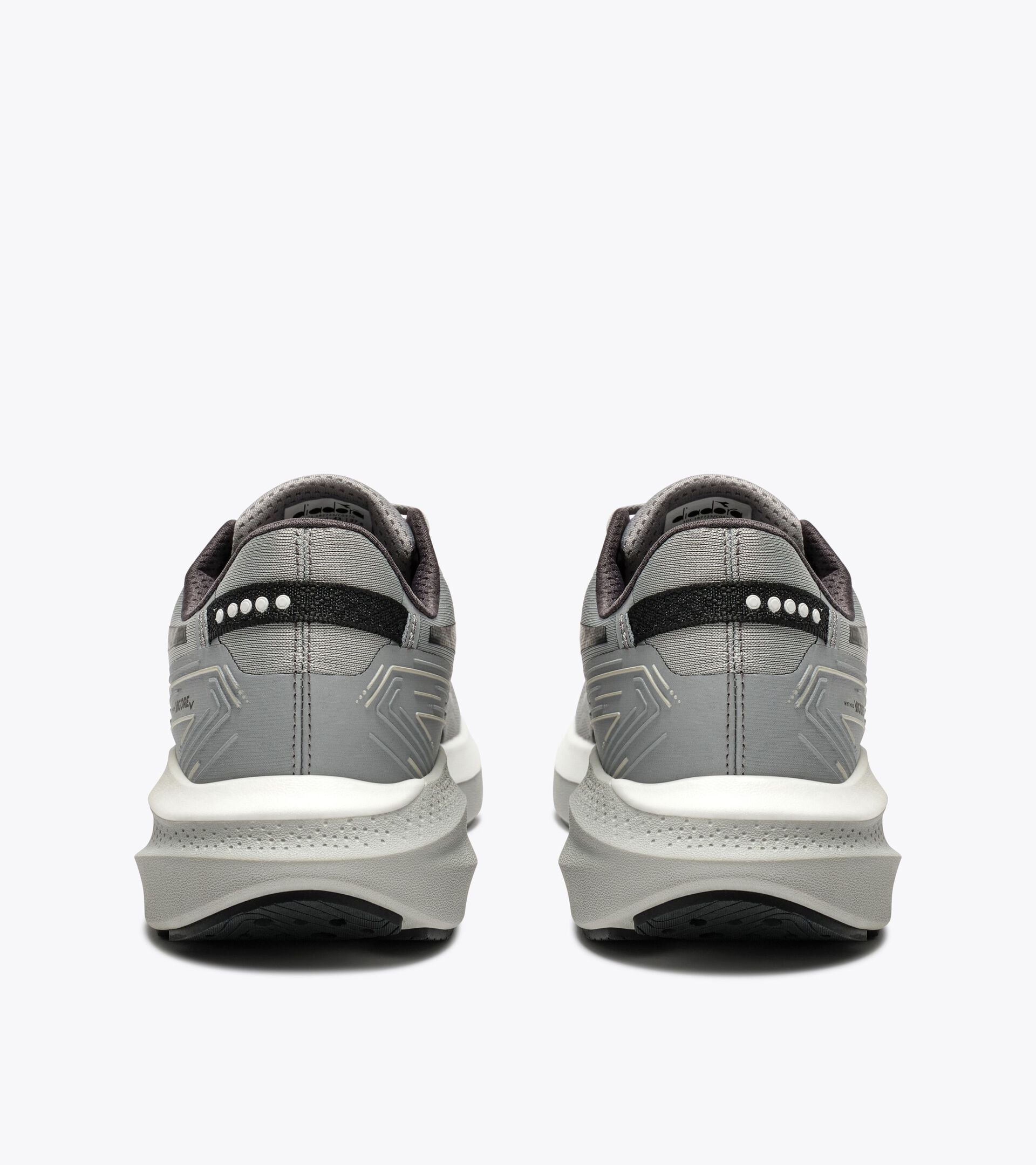 Running shoe - Stability and protection - Men&rsquo;s MYTHOS BLUSHIELD VIGORE V ULTIMATE GRAY /BLACK - Diadora
