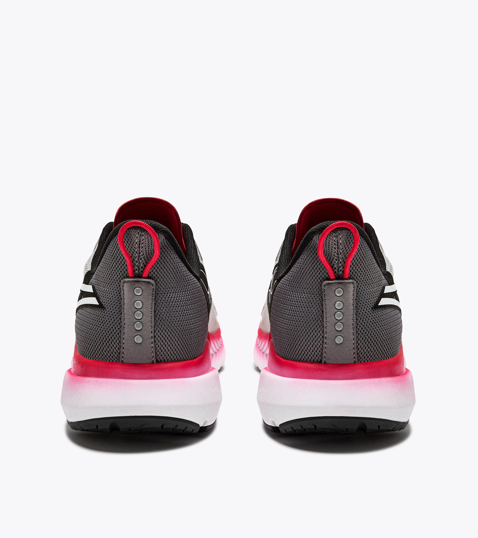 Running shoe - Stability and lightness - Men’s MYTHOS BLUSHIELD VOLO 4 SILVER DD/STEEL GRAY/WHITE - Diadora