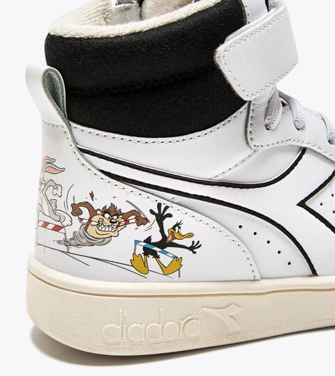 MAGIC BASKET MID PS TEAM LT, WHITE/BLACK Sports sneakers - Boys - 4 to 8 years old
MAGIC BASKET MID PS TEAM LT WHITE/BLACK - Diadora