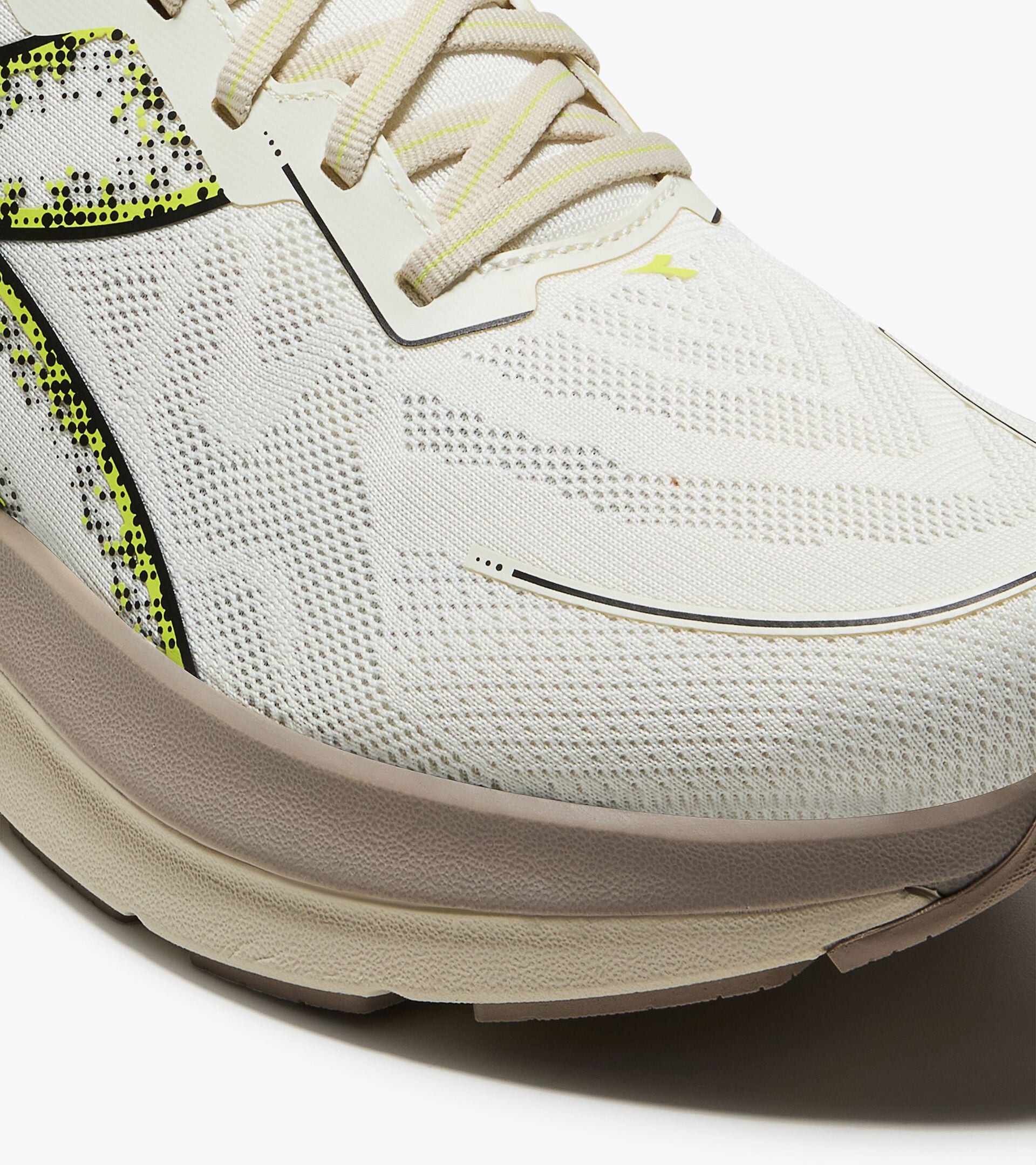 Running shoe - Stability and protection - Men&rsquo;s MYTHOS BLUSHIELD VIGORE V SNOW WHITE /ALMOND MILK - Diadora