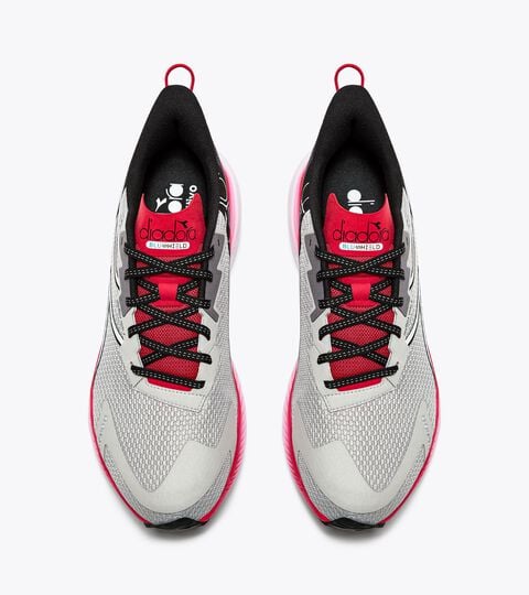 MYTHOS BLUSHIELD VOLO 4, SILVER DD/STEEL GRAY/WHITE Laufschuh - Stabilität und Leichtigkeit - Herren
MYTHOS BLUSHIELD VOLO 4 SILVER DD/STEEL GRAY/WHITE - Diadora
