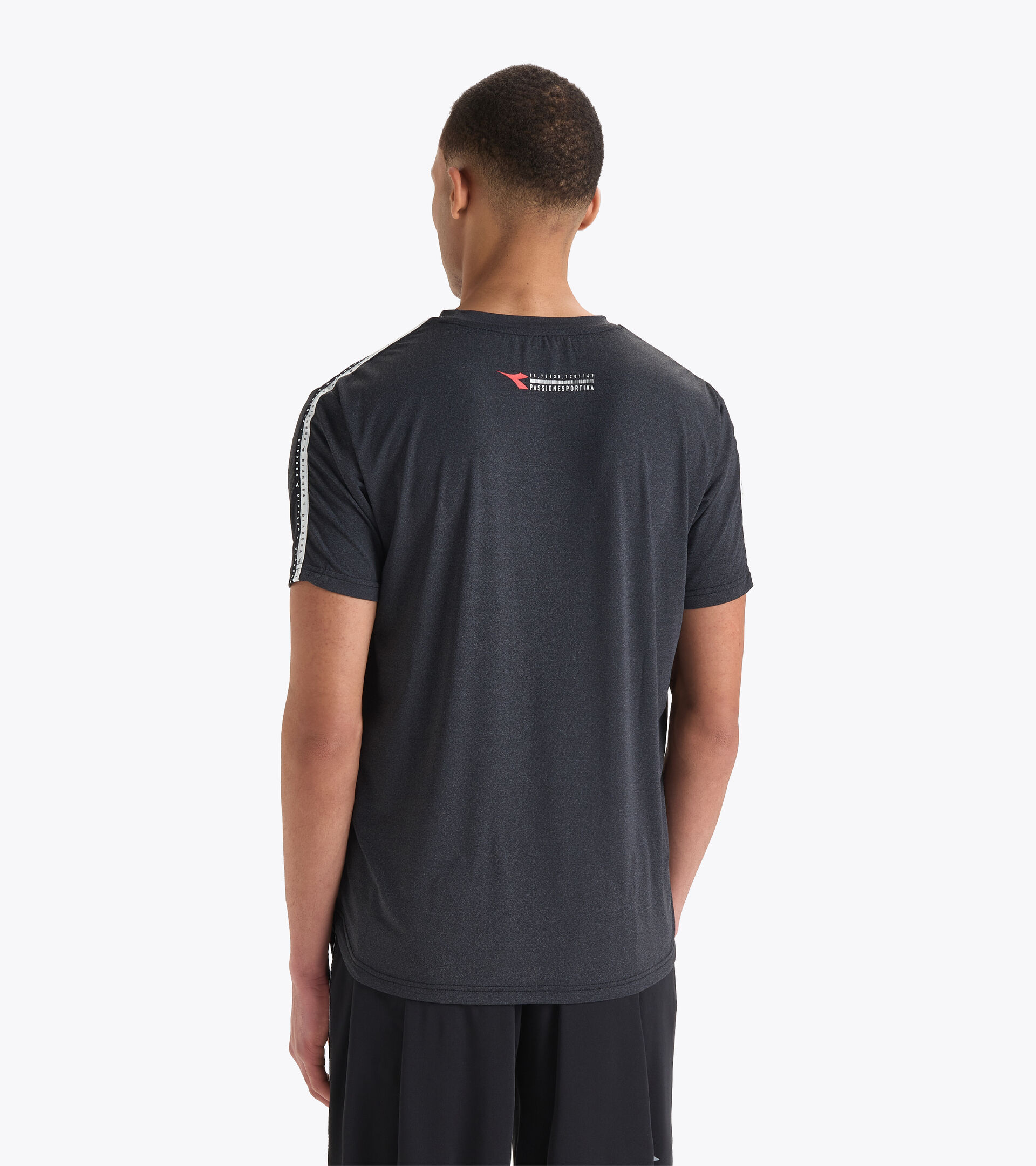 SS T-SHIRT BE ONE T-shirt de running Made in Italy - Homme - Boutique en  ligne Diadora FR