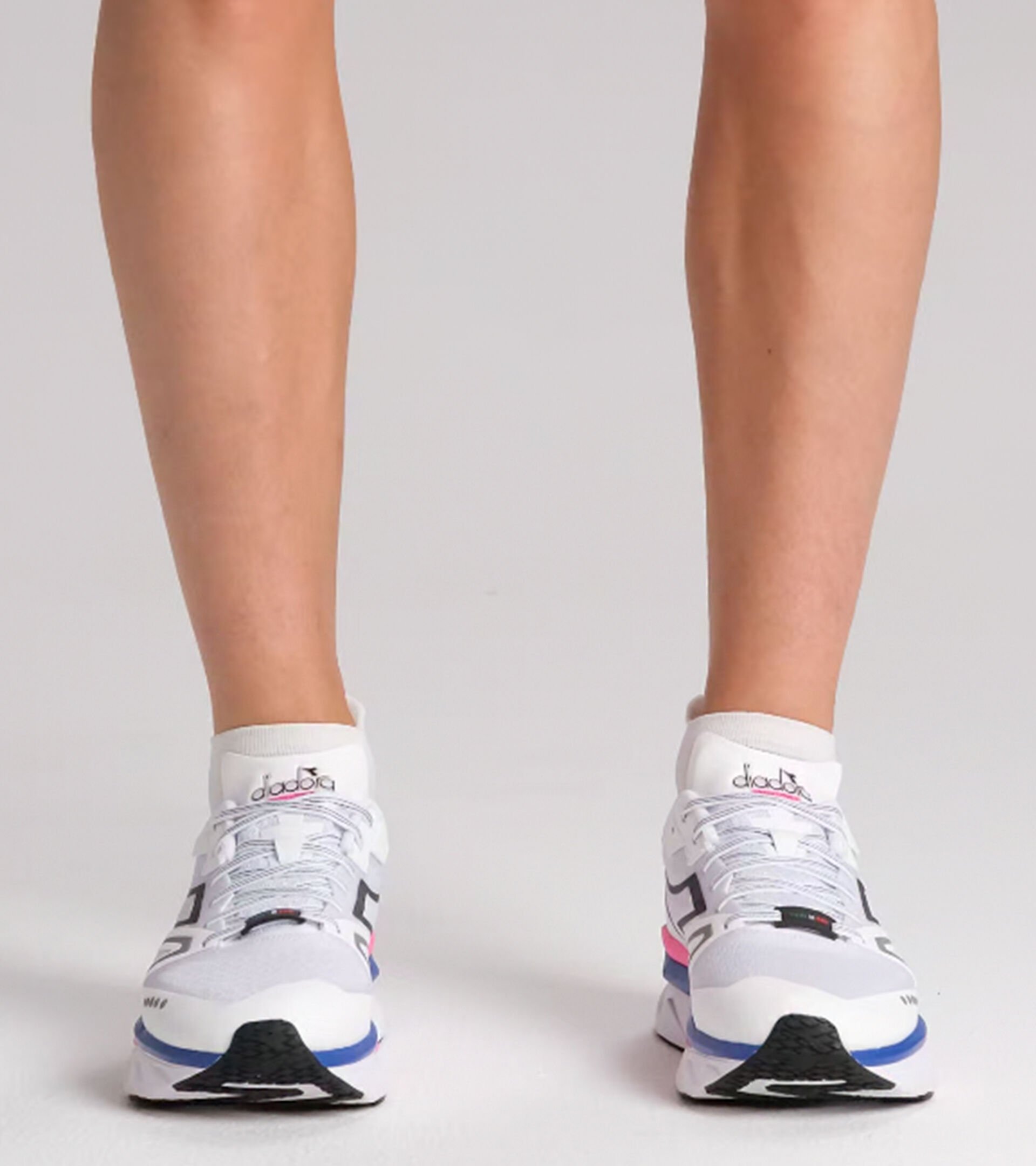 Made in Italy running shoe - Lightness and cushioning - All gender ATOMO V7000-2 WHITE/SURF THE WEB/PINK FLUO - Diadora