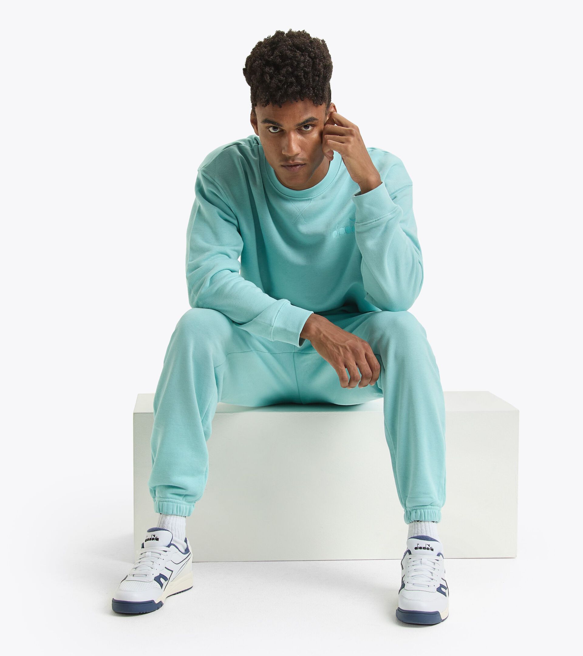 Sweatshirt - Gender Neutral SWEATSHIRT CREW ATHL. LOGO TURQUOISE   (65135) - Diadora