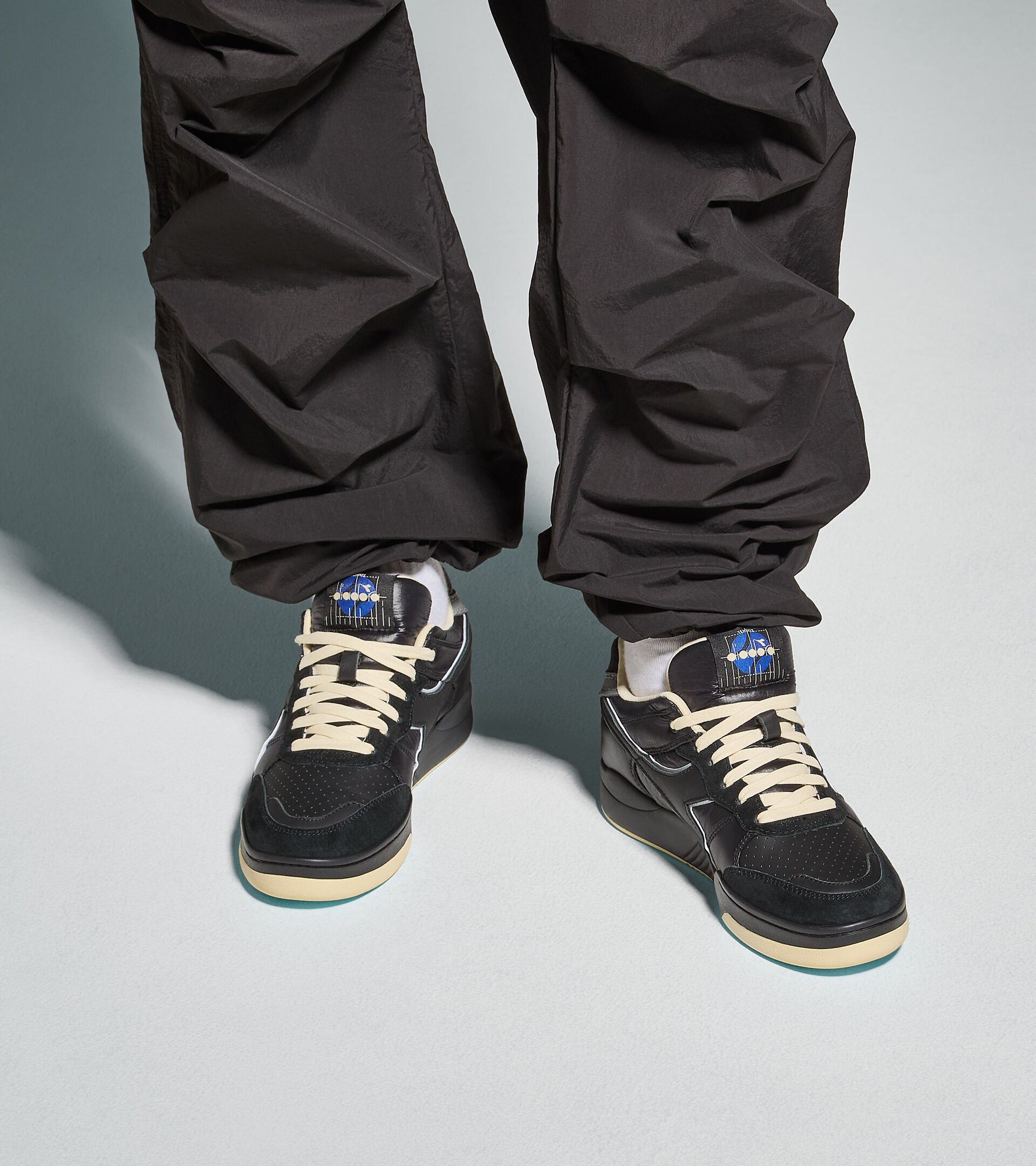Sneakers Heritage - Pour tous les genres
B.560 BOMBER NOIR - Diadora