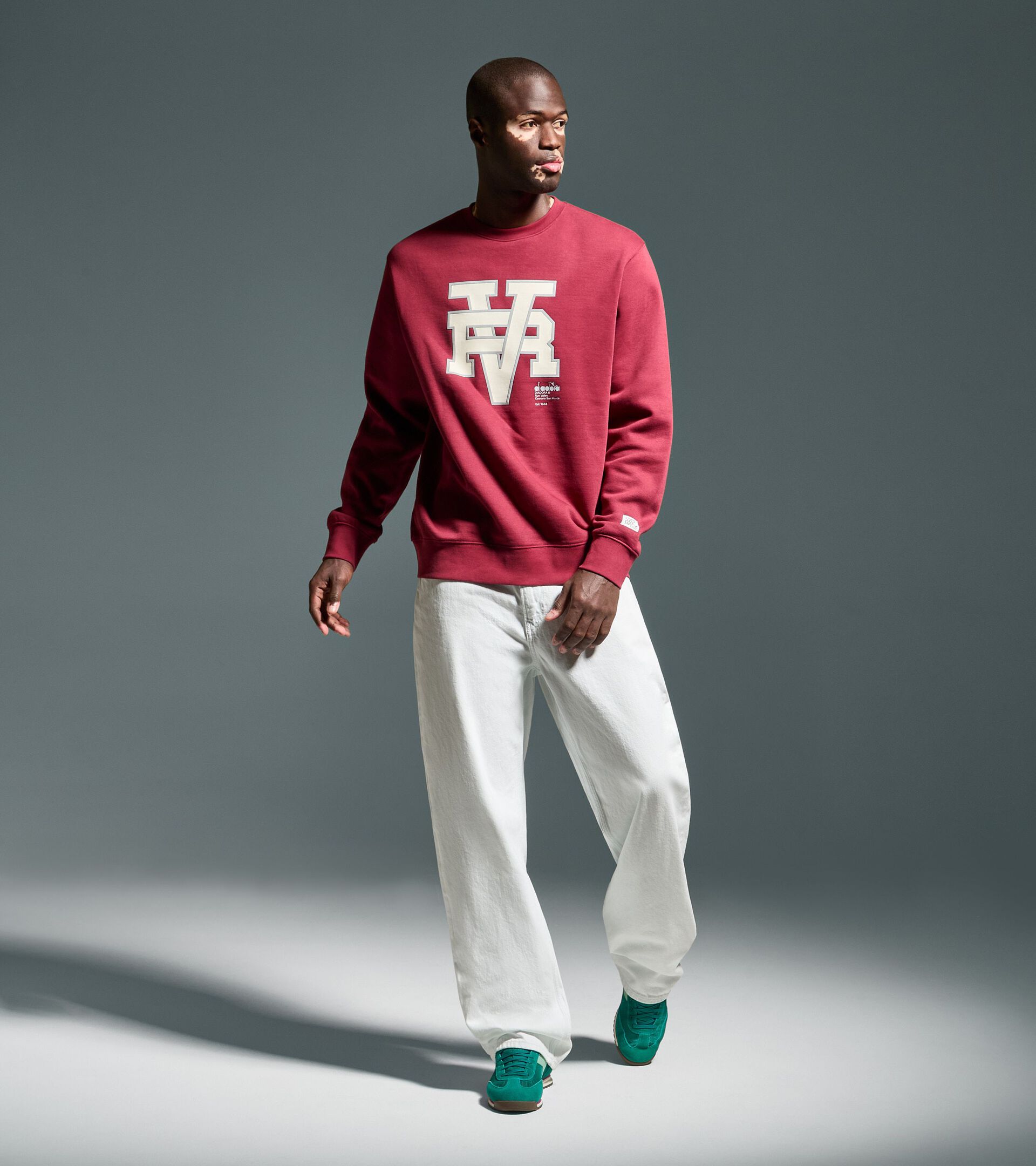 College-style inspired crewneck - Run Valley - All-gender
SWEATSHIRT CREW RUN VALLEY RHUBARB - Diadora