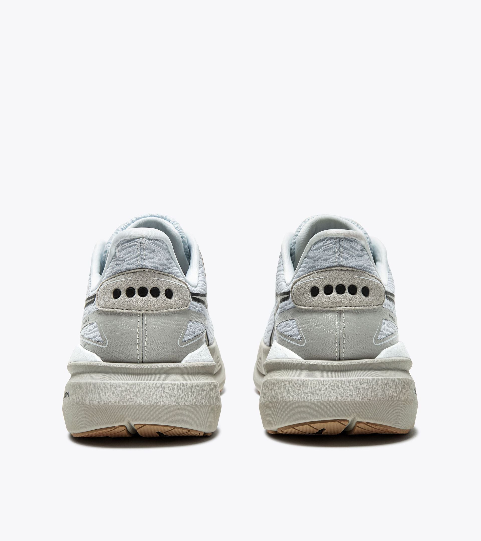 Running shoe - Comfort and stability - Women&rsquo;s NUCLEO 2 W WHITE/SILVER - Diadora