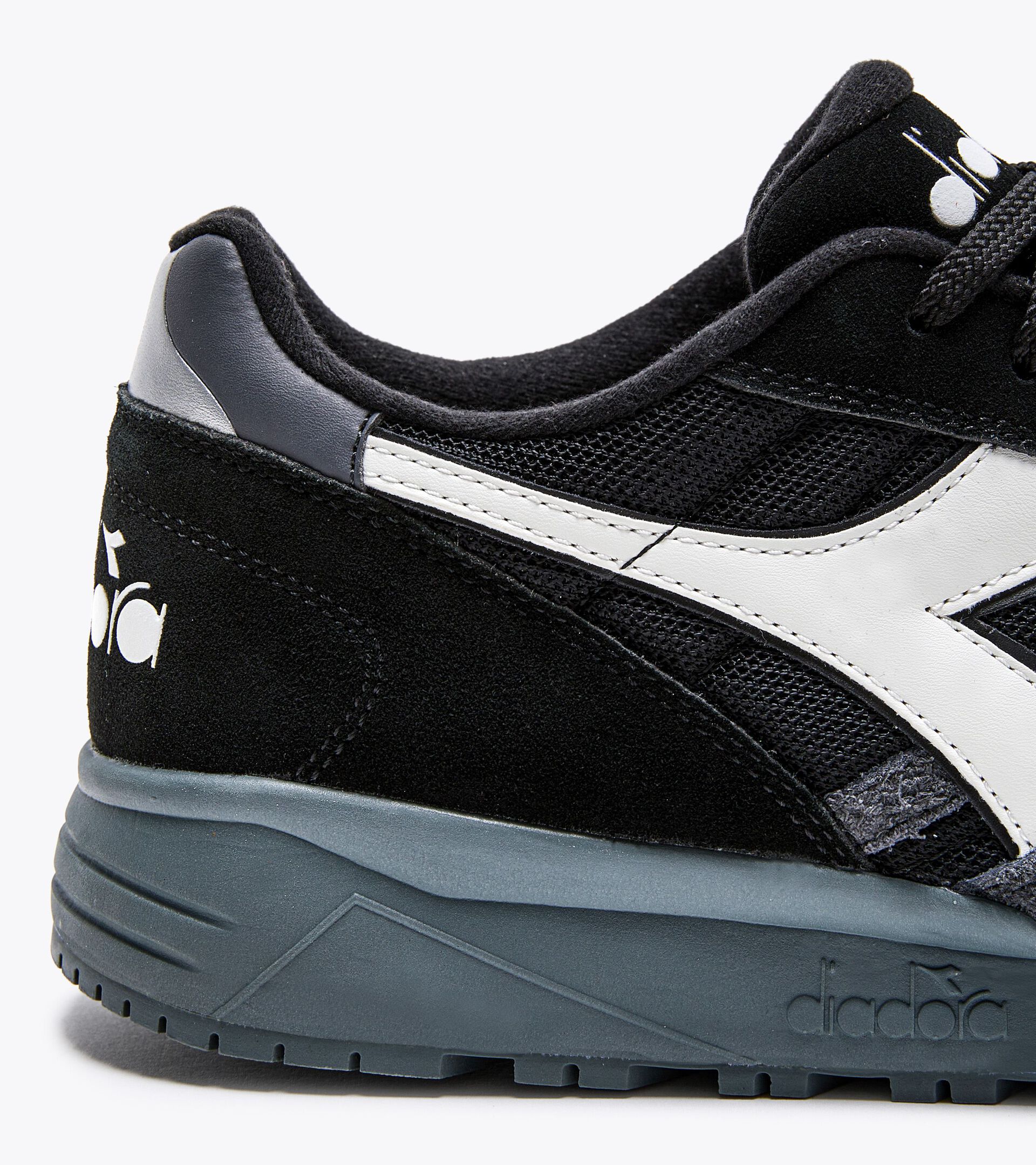 Chaussures de sportswear - Gender neutral N902 HAIRY SUEDE NOIR/NOIR - Diadora