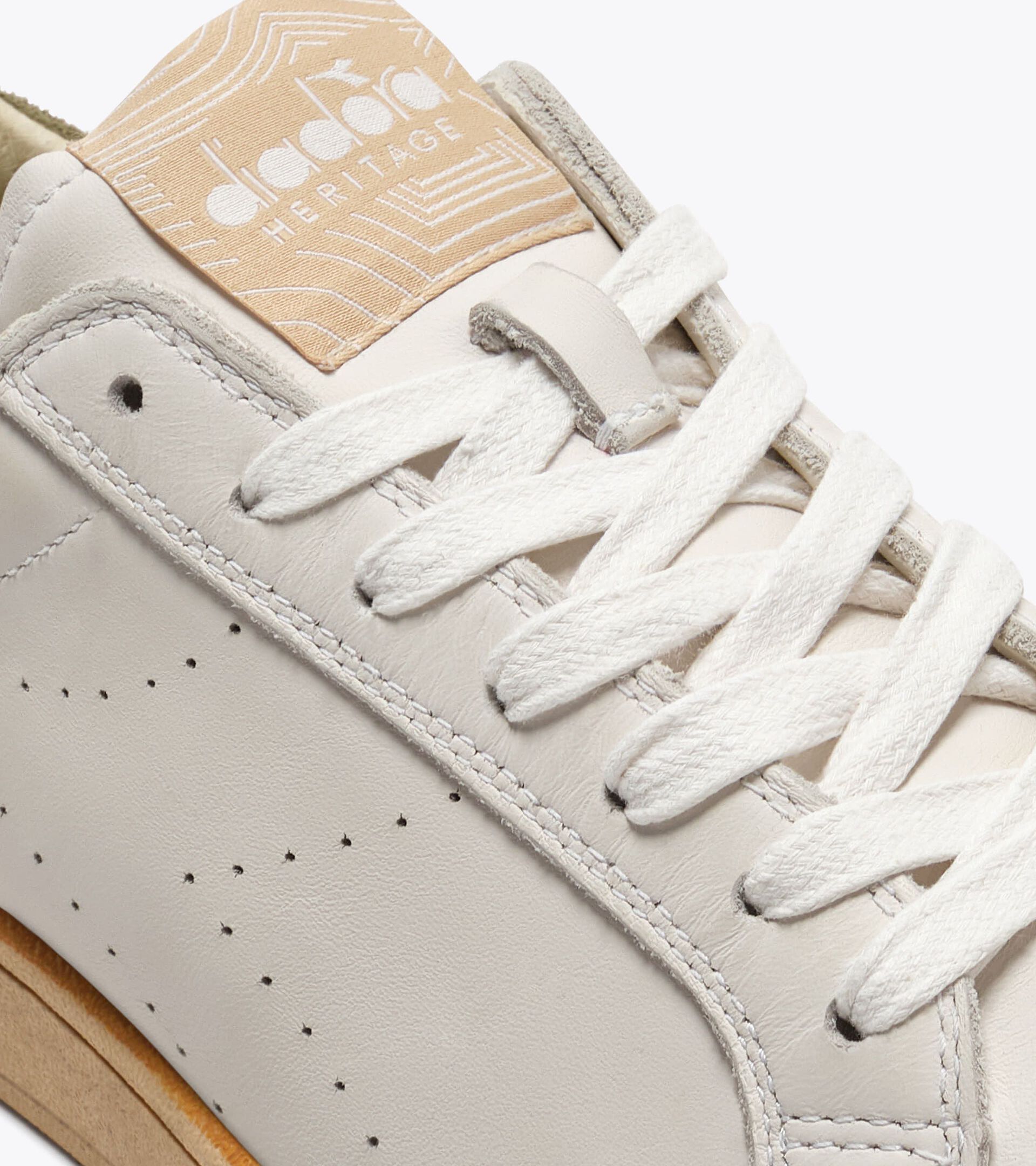 Zapatilla Heritage de piel - Para todos los g&eacute;neros
 PRESTIGE PLAIN USED OLIVA MILITAR - Diadora