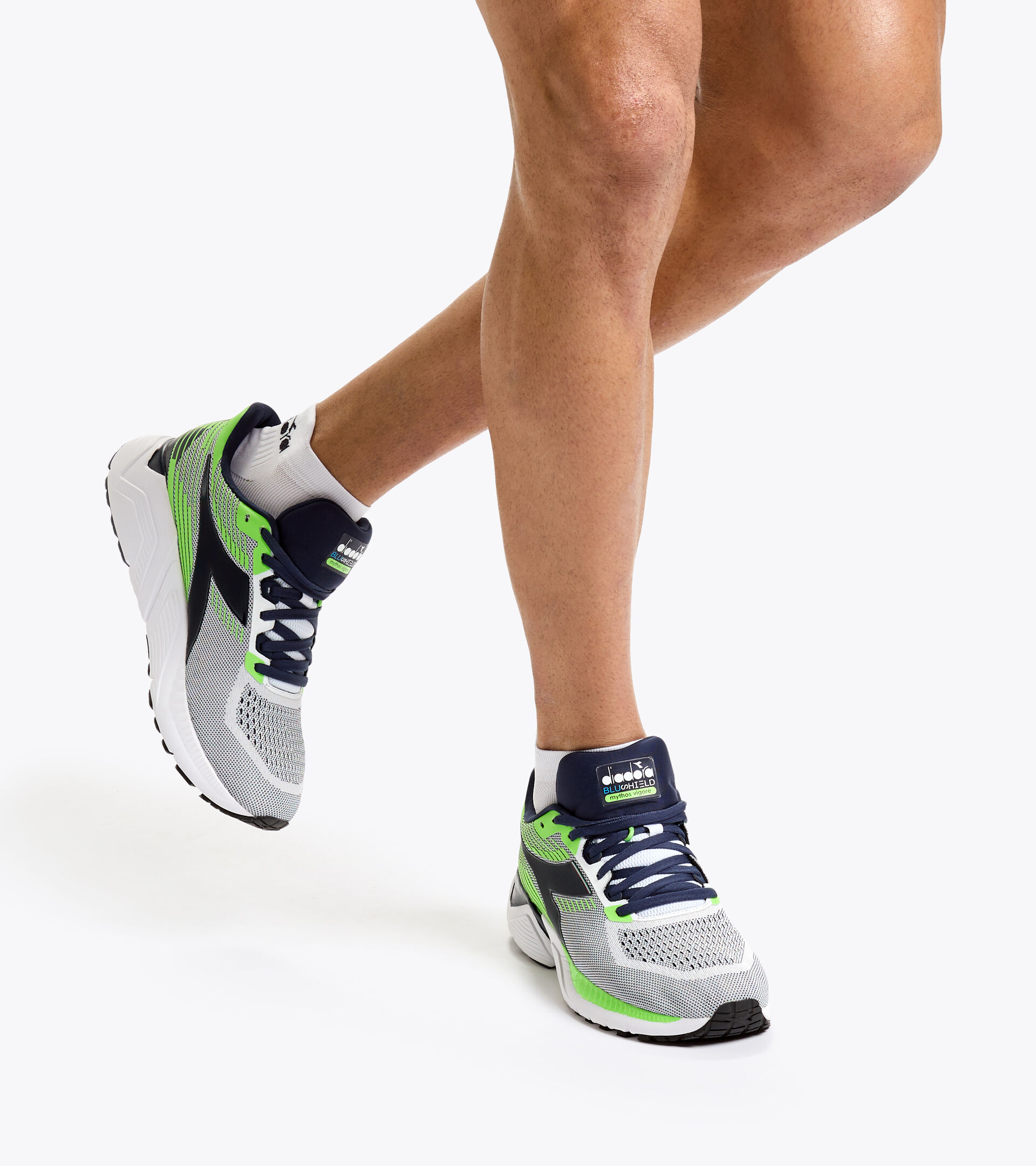 Running shoes - Men MYTHOS BLUSHIELD VIGORE WHITE/BLACK IRIS/NEON MINT - Diadora