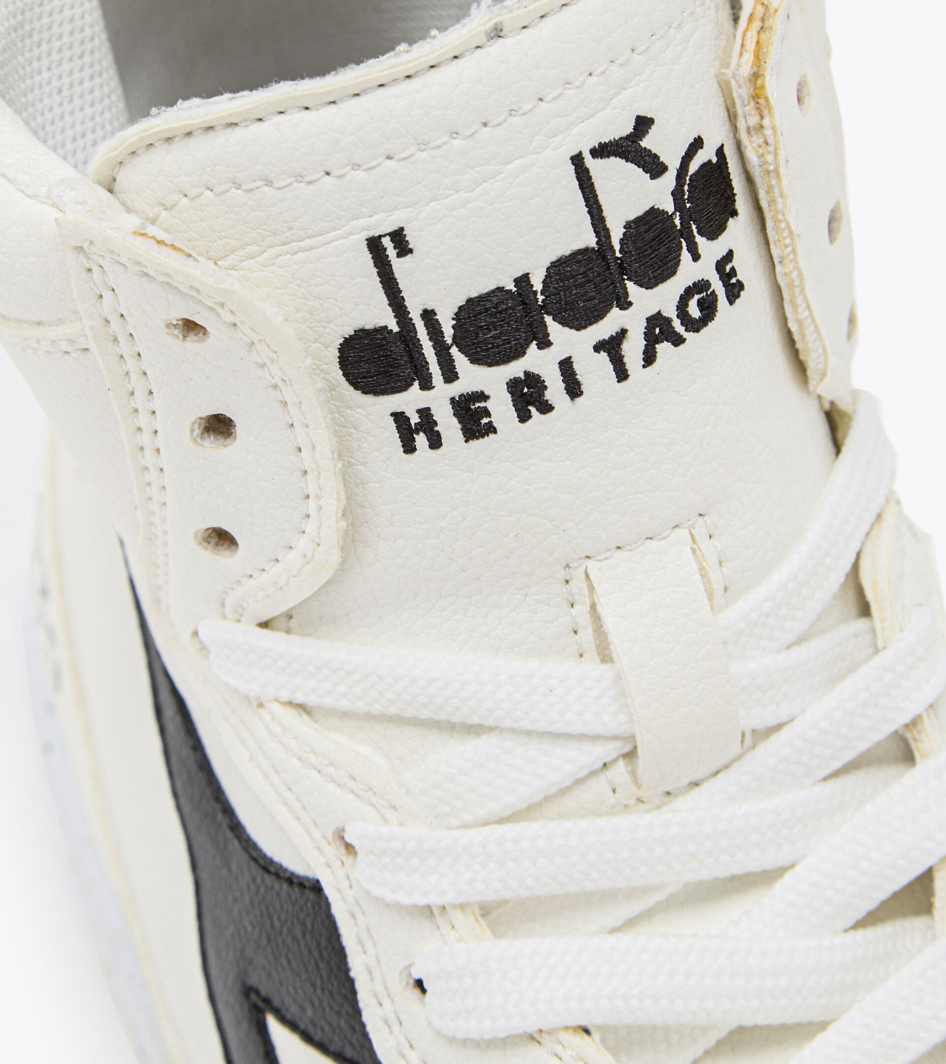 Chaussures Heritage - Gender neutral MI BASKET 2030 BLANC/NOIR (C0351). - Diadora