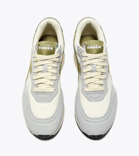 Sporty sneakers - All-Gender RACE SUEDE SW STAR WHITE/MOSSTONE - Diadora