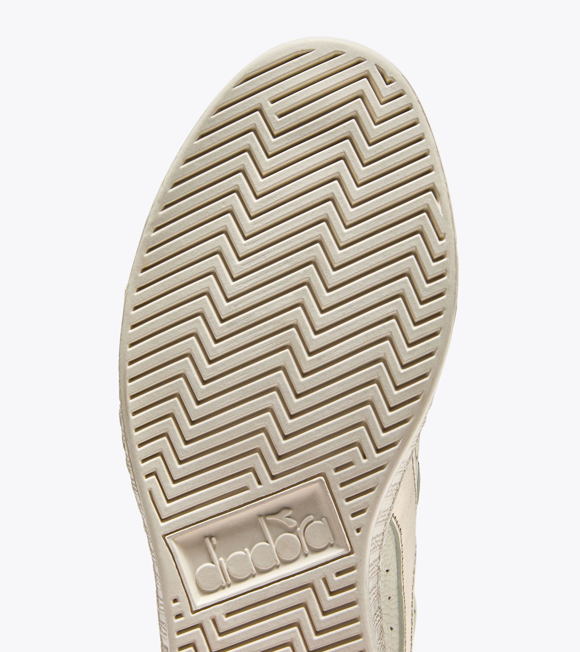 Leather sports sneakers - Women&rsquo;s GAME L LOW WAXED METAL WN WHITE/FROZEN DEW - Diadora