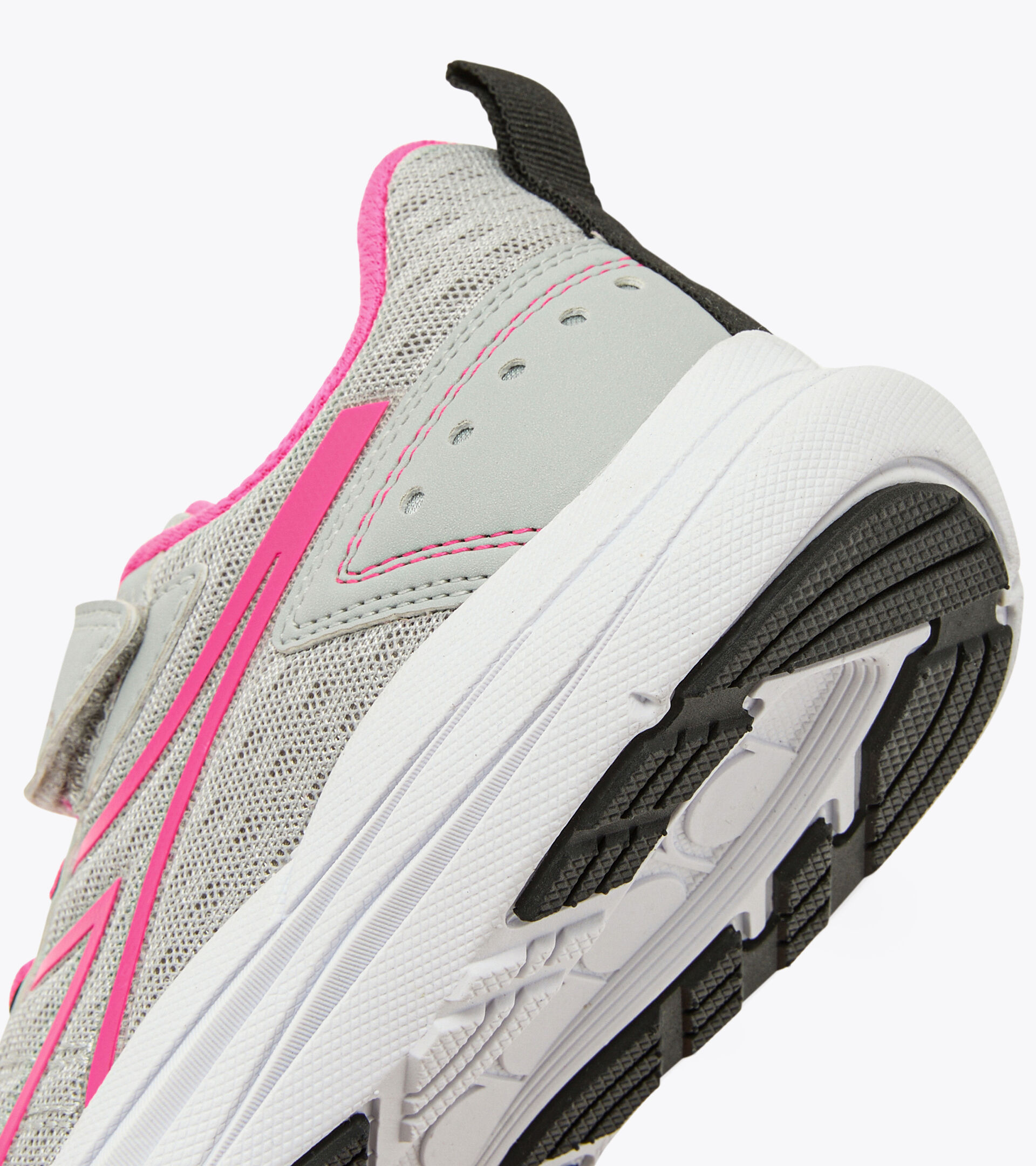 Junior running shoes - Unisex
SNIPE JR SILVER DD/PINK FLUO - Diadora