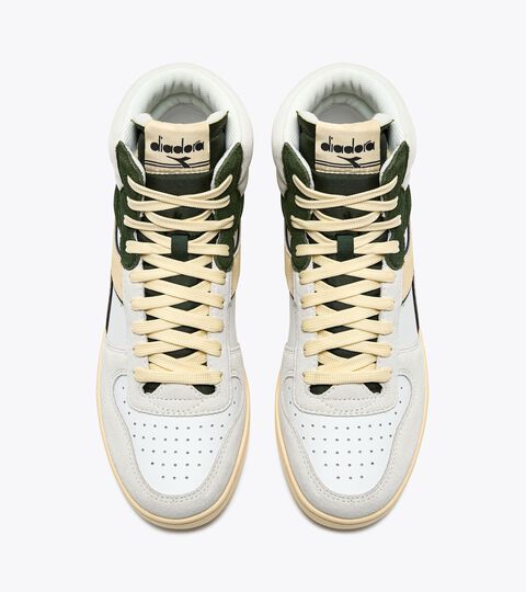 Sporty sneakers - Gender neutral MAGIC BASKET MID SUEDE WHITE/KOMBU GREEN - Diadora