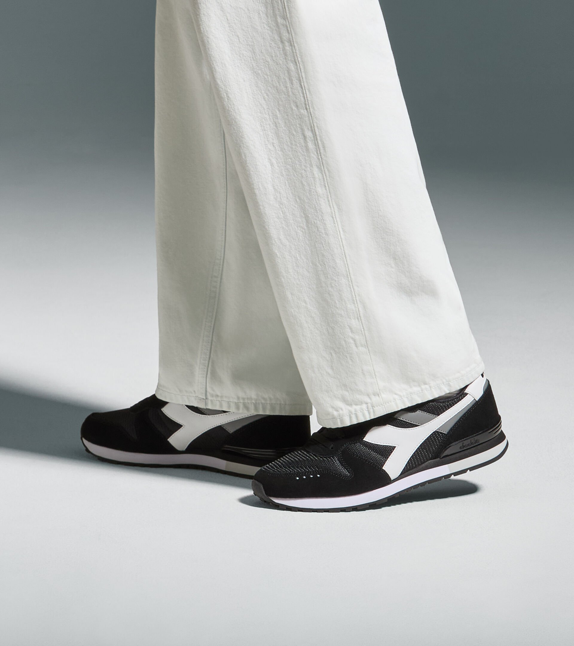 Suede leather sneaker - All-gender CAMARO M2 BLACK - Diadora