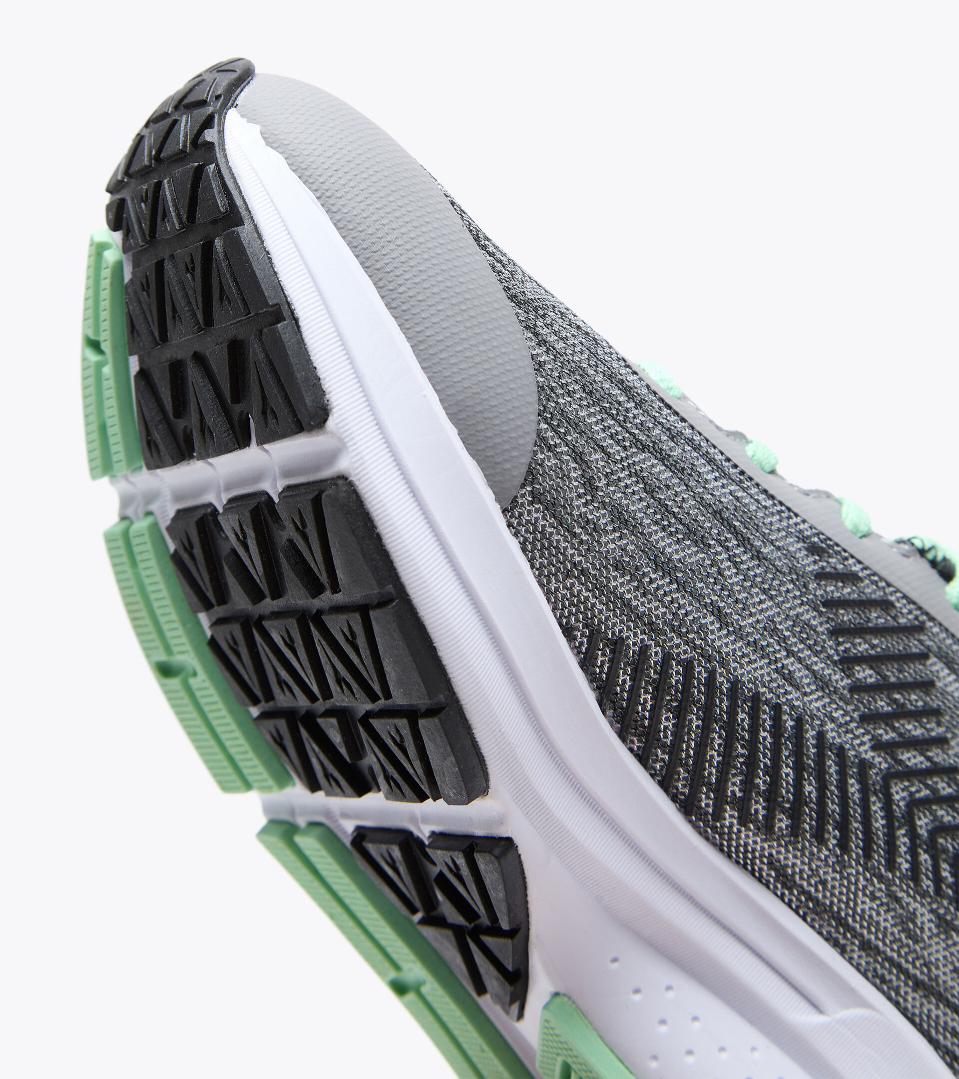 Chaussures de sport - Femme PASSO W ARGENT/NOIR/VERT FRENE - Diadora