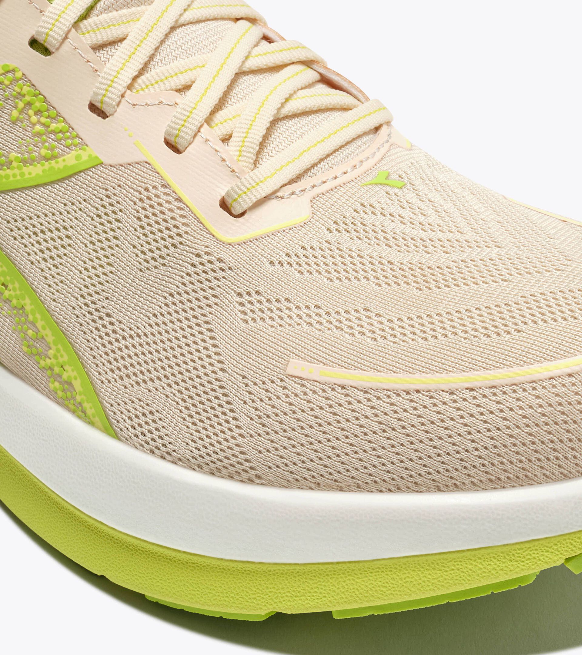 Running shoe - Stability and protection - Men&rsquo;s MYTHOS BLUSHIELD VIGORE V BUTTERCREAM /MINCED QUINCE - Diadora