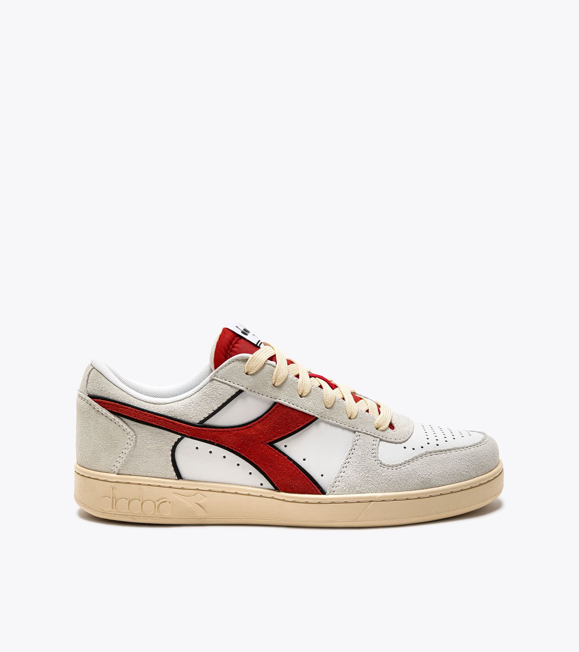 Sporty sneakers - Gender neutral MAGIC BASKET LOW SUEDE LEATHER WHITE/FERRARI RED ITALY - Diadora