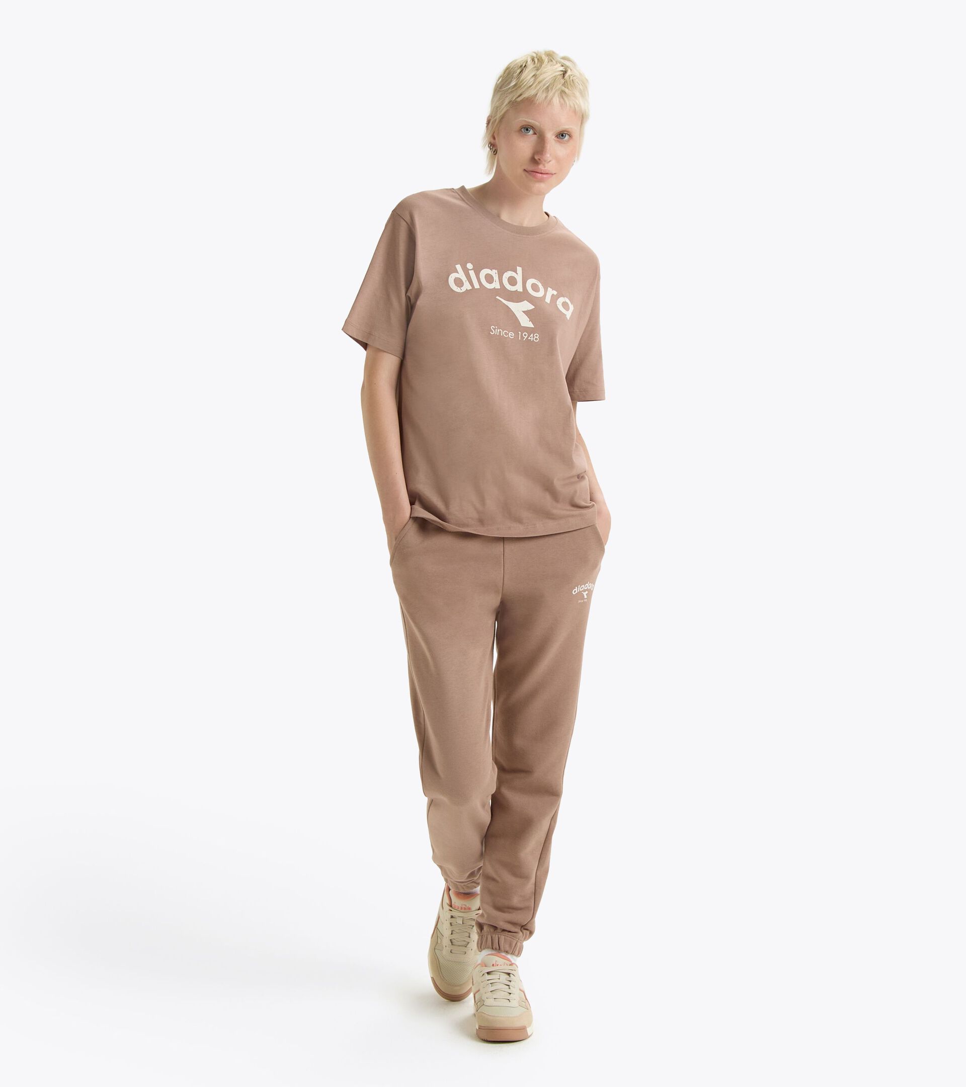 T-shirt - Gender Neutral
 T-SHIRT SS ATHL. LOGO LIGHT BROWN HAZELNUT - Diadora
