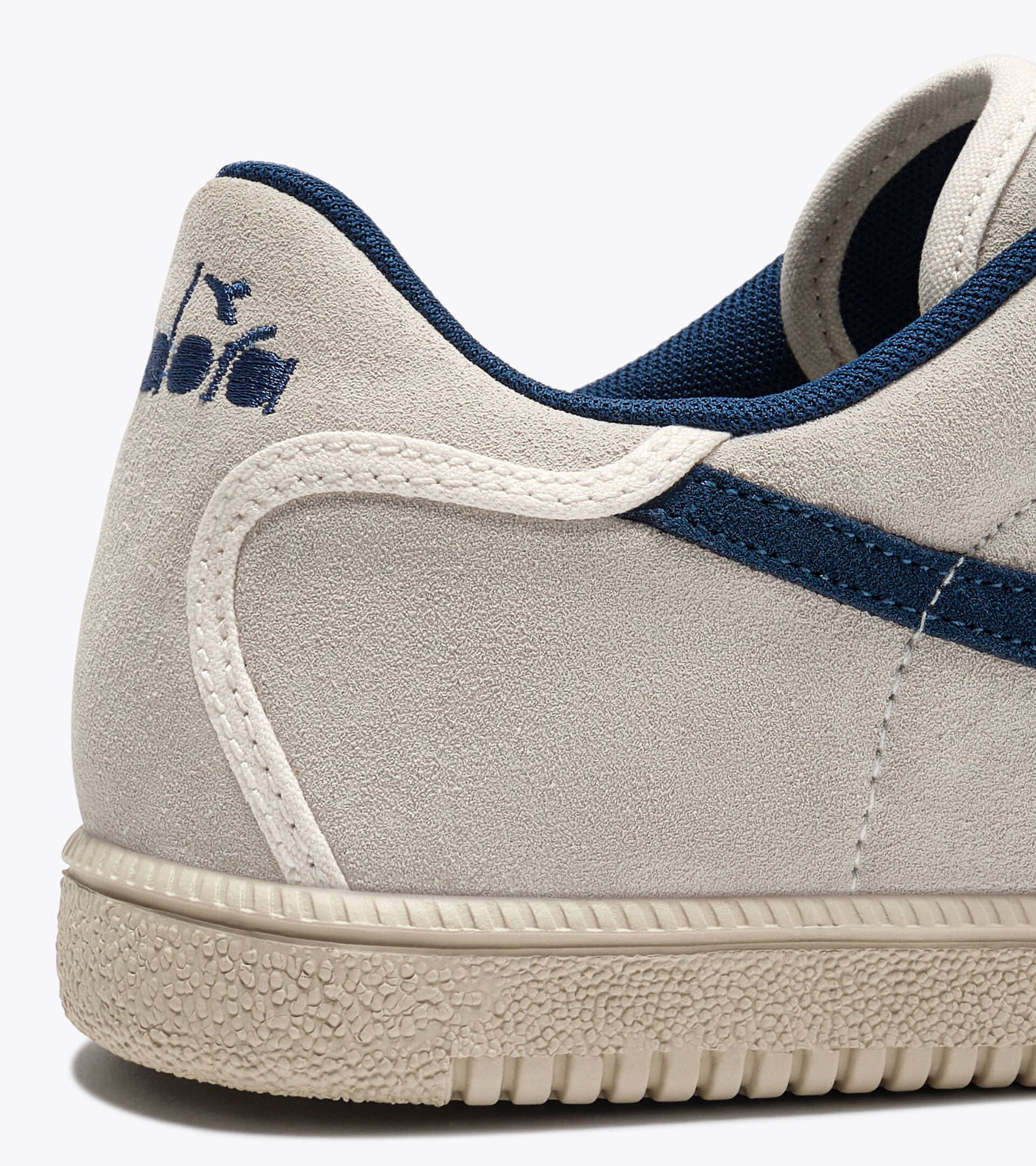 Zapatilla retro-running de ante - Para todos los g&eacute;neros
 TRAINER SUEDE POSEIDON - Diadora