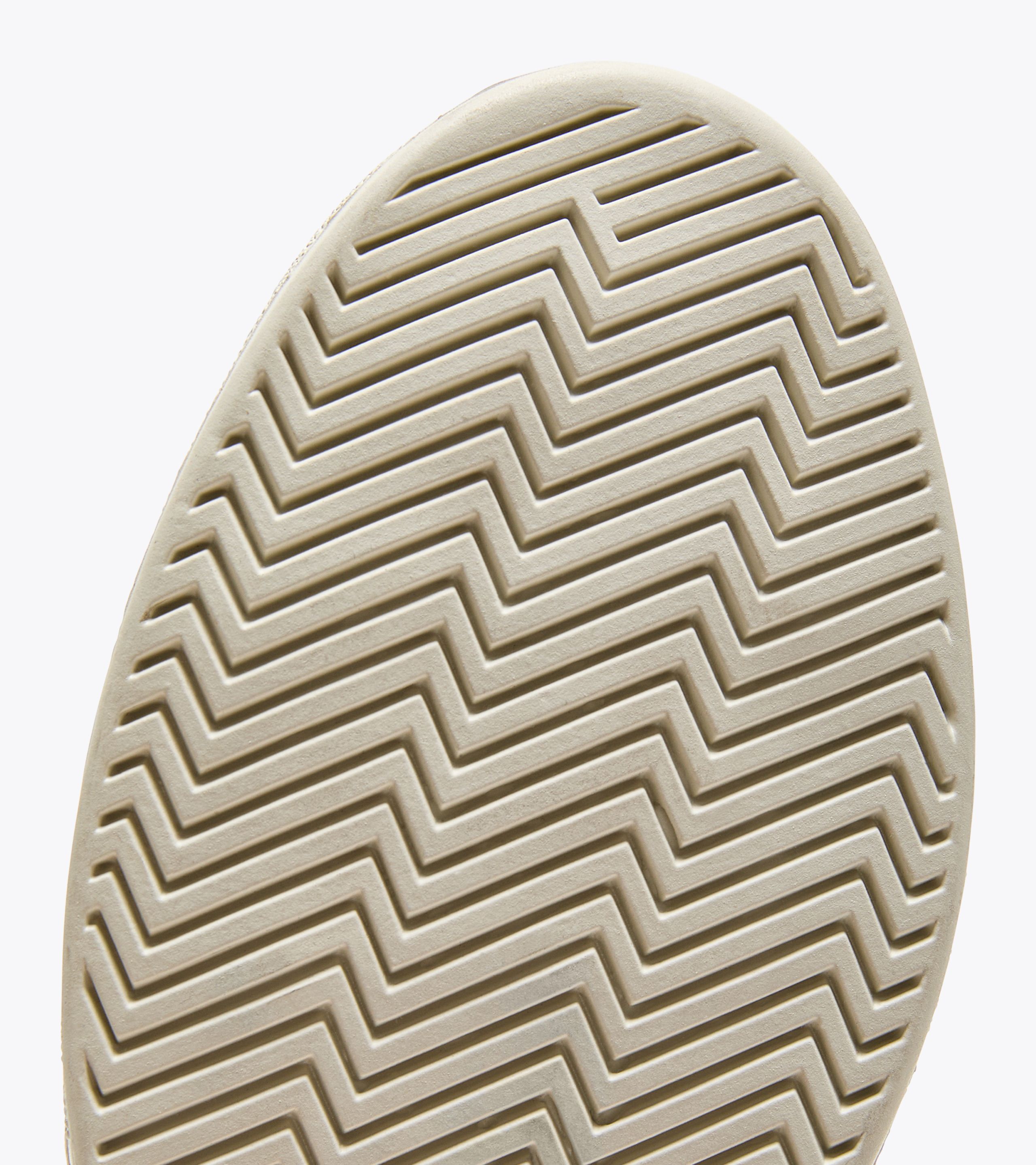 GAME L LOW WAXED SUEDE POP