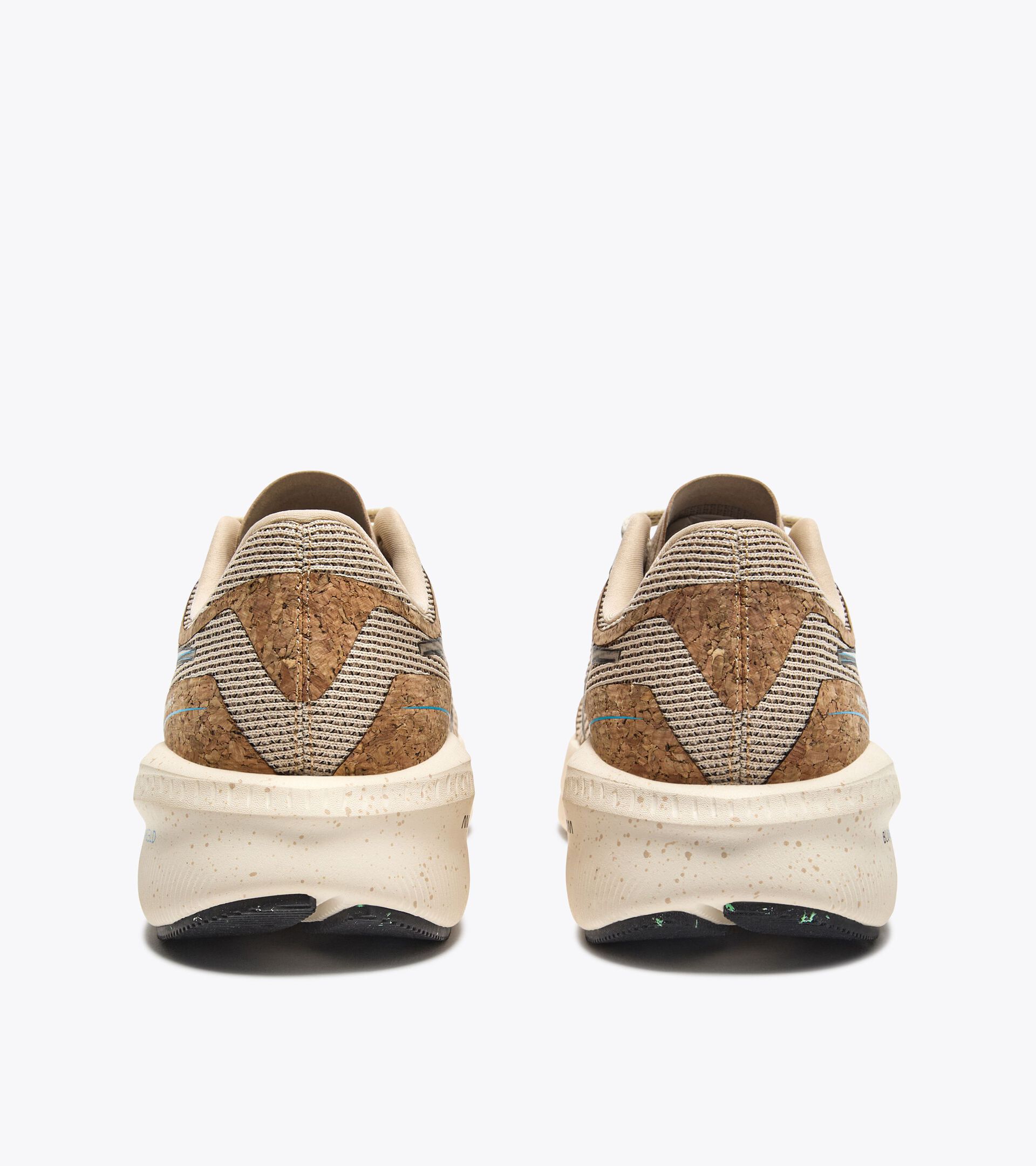 Running shoe with a lower environmental impact - Stability and lightness - Women’s MYTHOS BLUSHIELD VOLO 5 W 2030 BEIGE/WHISPER WHITE - Diadora