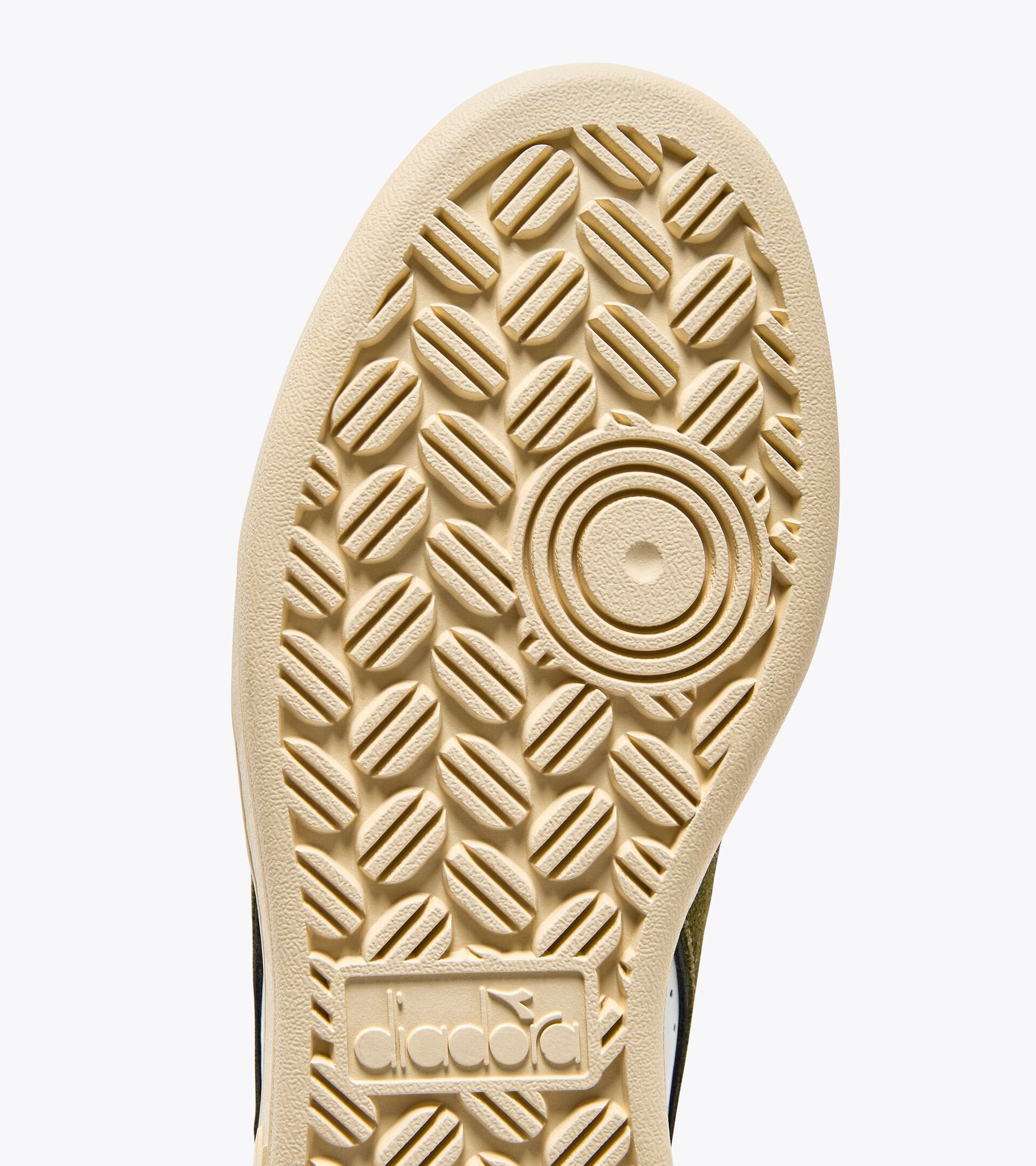 Sporty sneakers - All-Gender MAGIC BASKET DEMI CUT SUEDE LEATHER WHITE/KOMBU GREEN - Diadora