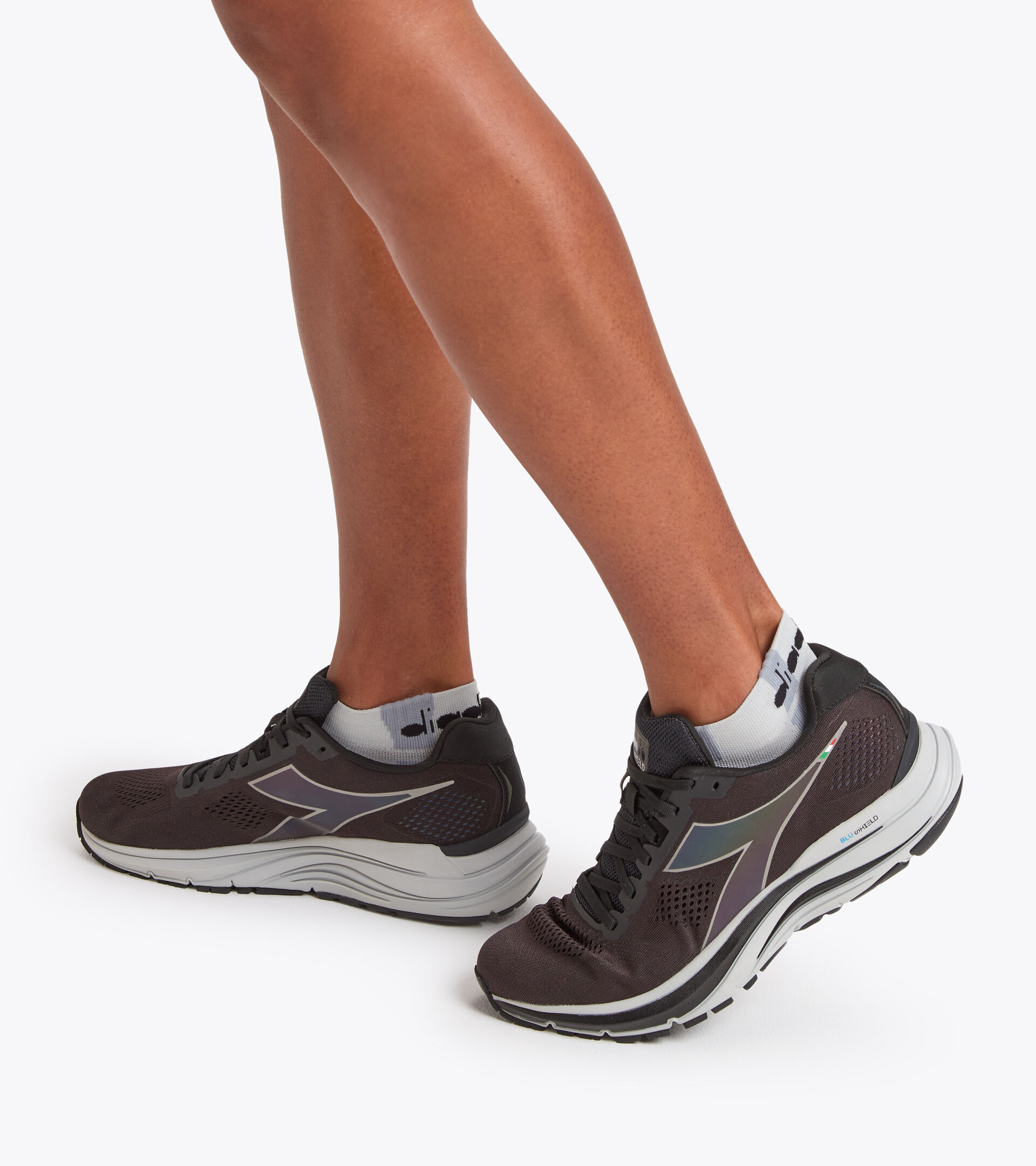 Calcetines de Running - Unisex CUSHION QUARTER SOCKS PLATA METALLIZE - Diadora