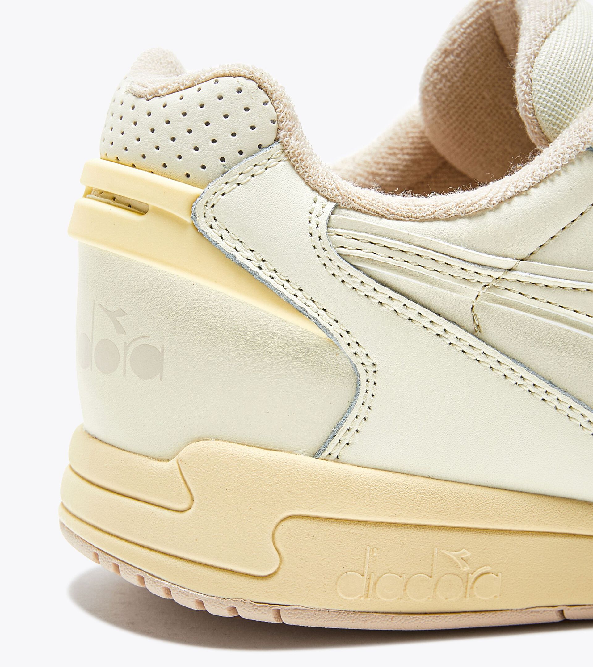Sporty sneakers - All-Gender WINNER PAPYRUS WHITE - Diadora