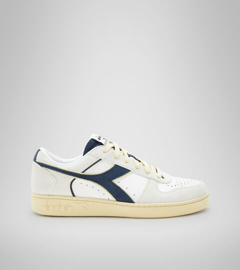 Sporty sneakers - Unisex MAGIC BASKET LOW SUEDE LEATHER WHITE /BLUE CASPIAN SEA - Diadora