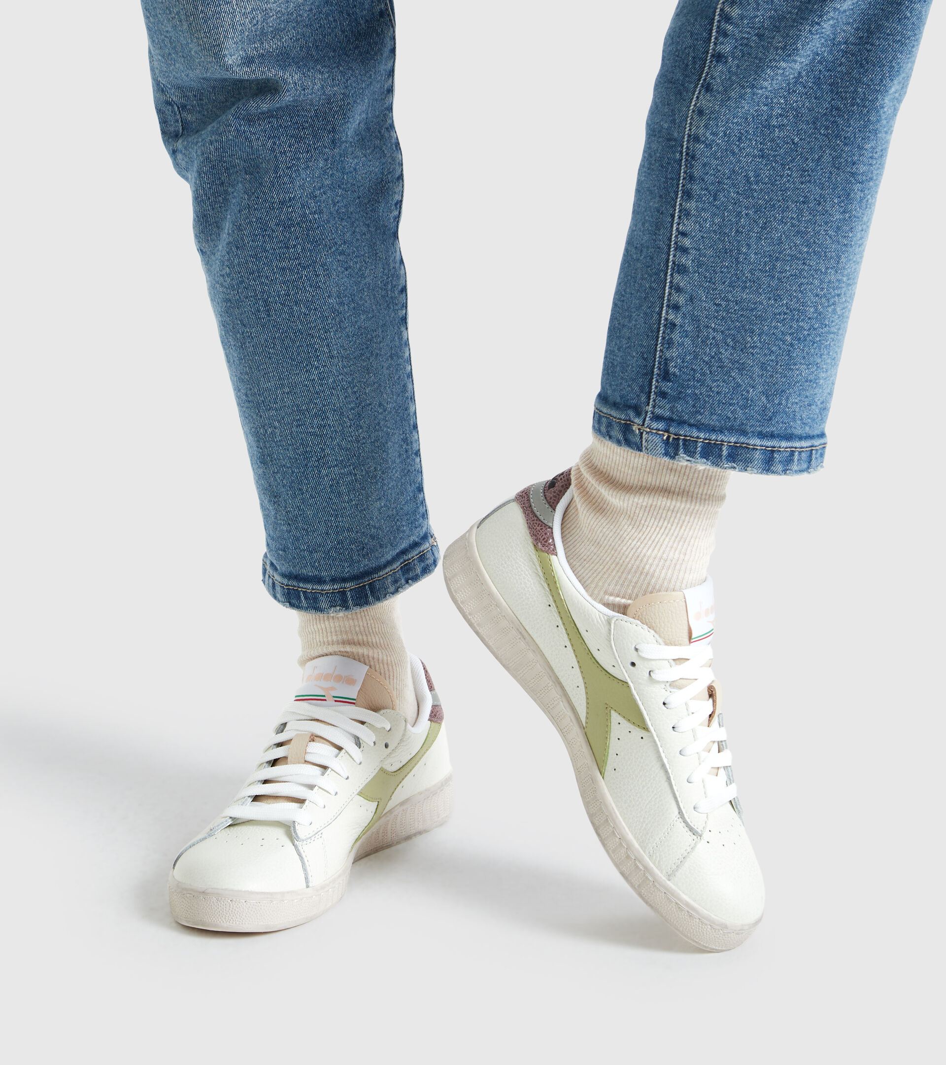 Sports shoes - Women GAME L LOW ICONA WN WHITE/ANTLER/FLINT GRAY - Diadora